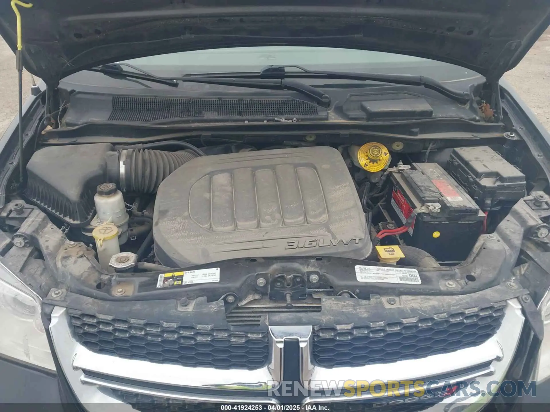 10 Photograph of a damaged car 2C4RDGCG5KR682668 DODGE GRAND CARAVAN 2019