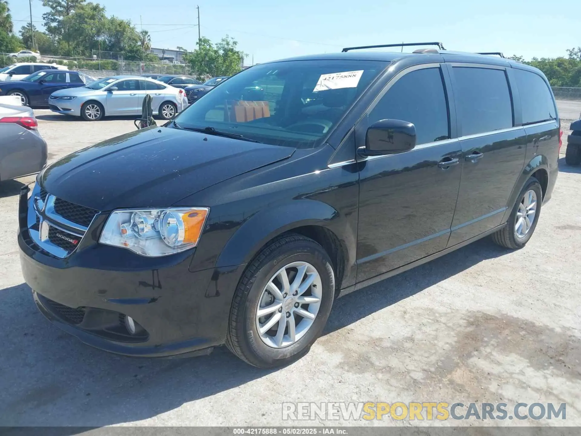 2 Photograph of a damaged car 2C4RDGCG5KR739144 DODGE GRAND CARAVAN 2019