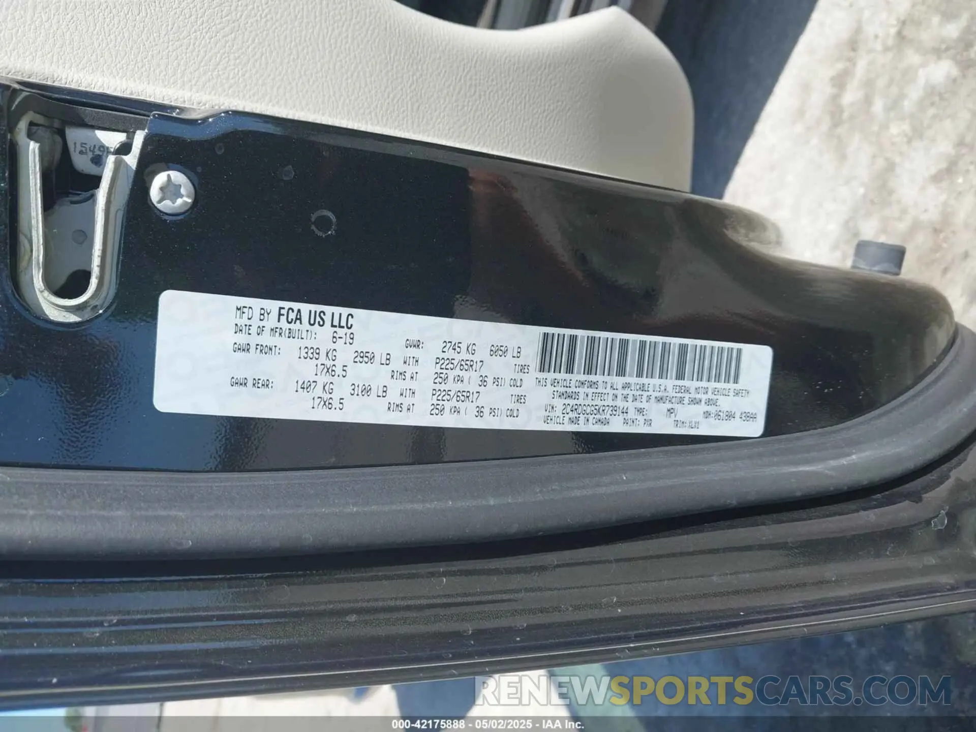 9 Photograph of a damaged car 2C4RDGCG5KR739144 DODGE GRAND CARAVAN 2019