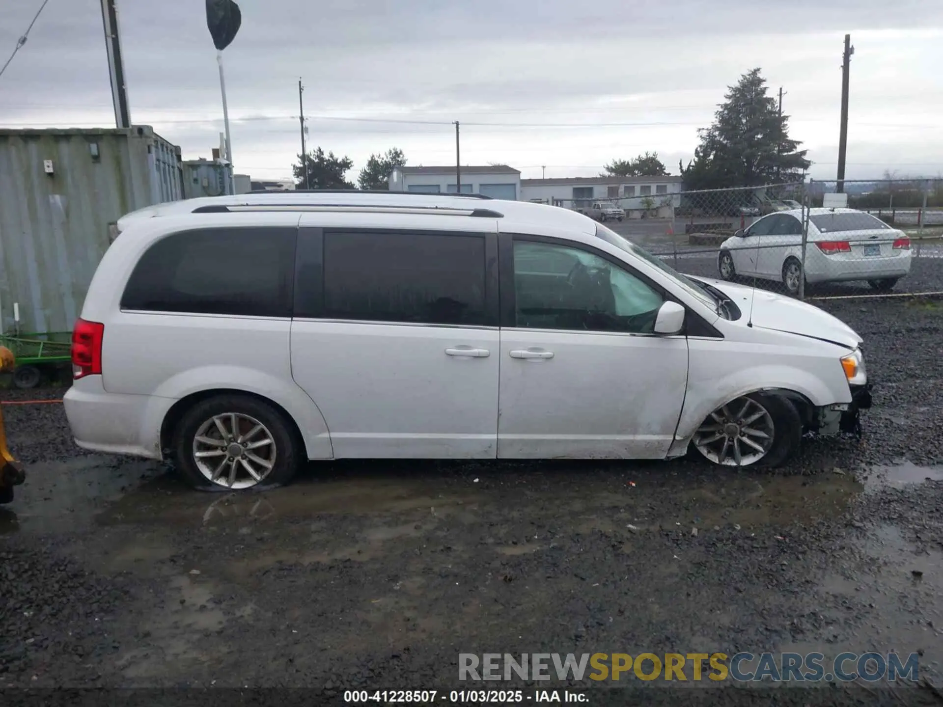 14 Photograph of a damaged car 2C4RDGCG5KR747888 DODGE GRAND CARAVAN 2019