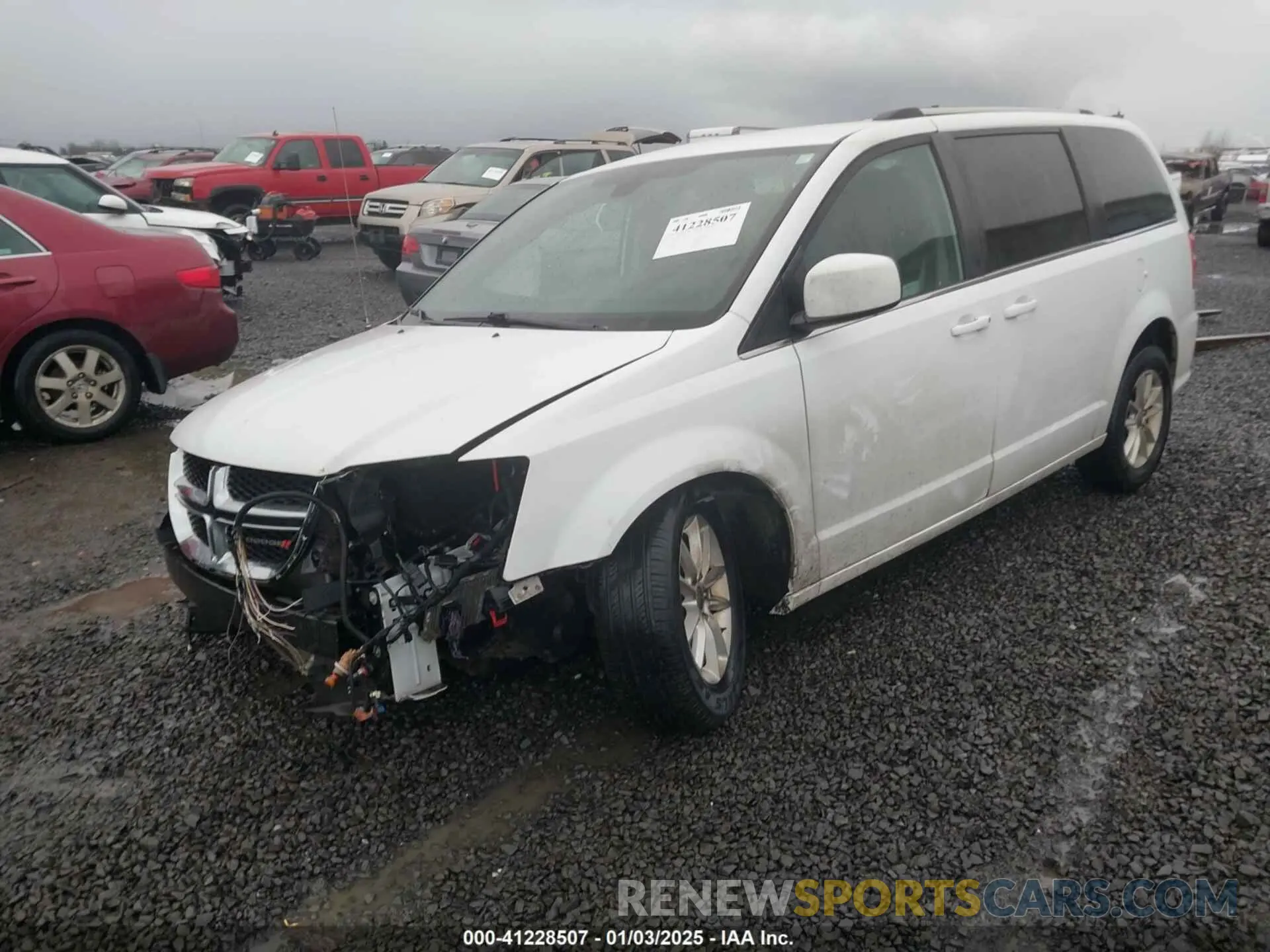 2 Photograph of a damaged car 2C4RDGCG5KR747888 DODGE GRAND CARAVAN 2019