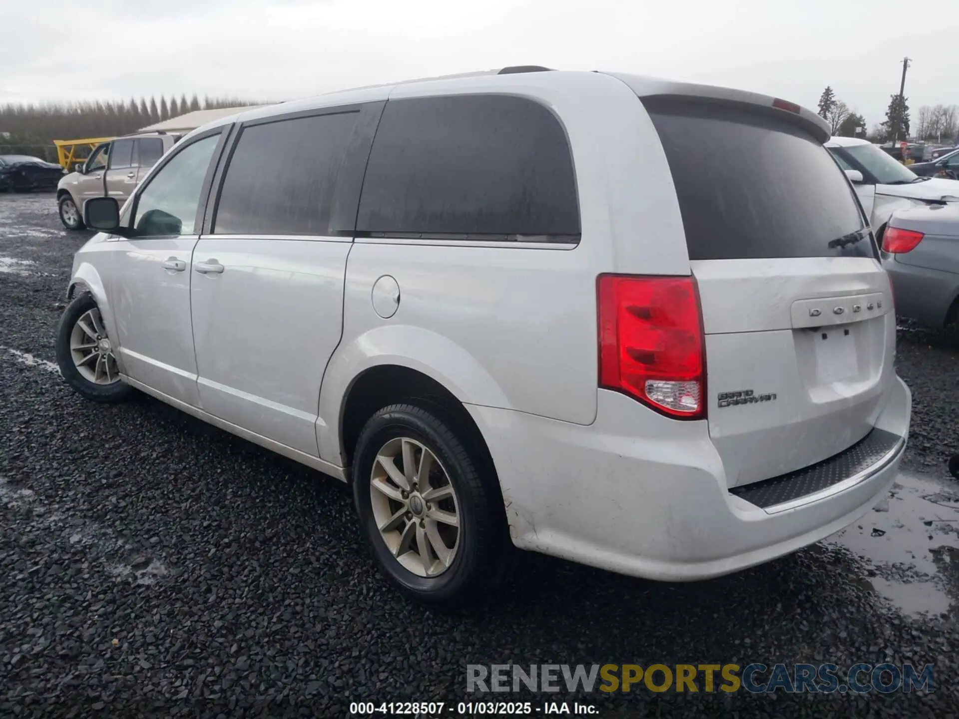 3 Photograph of a damaged car 2C4RDGCG5KR747888 DODGE GRAND CARAVAN 2019