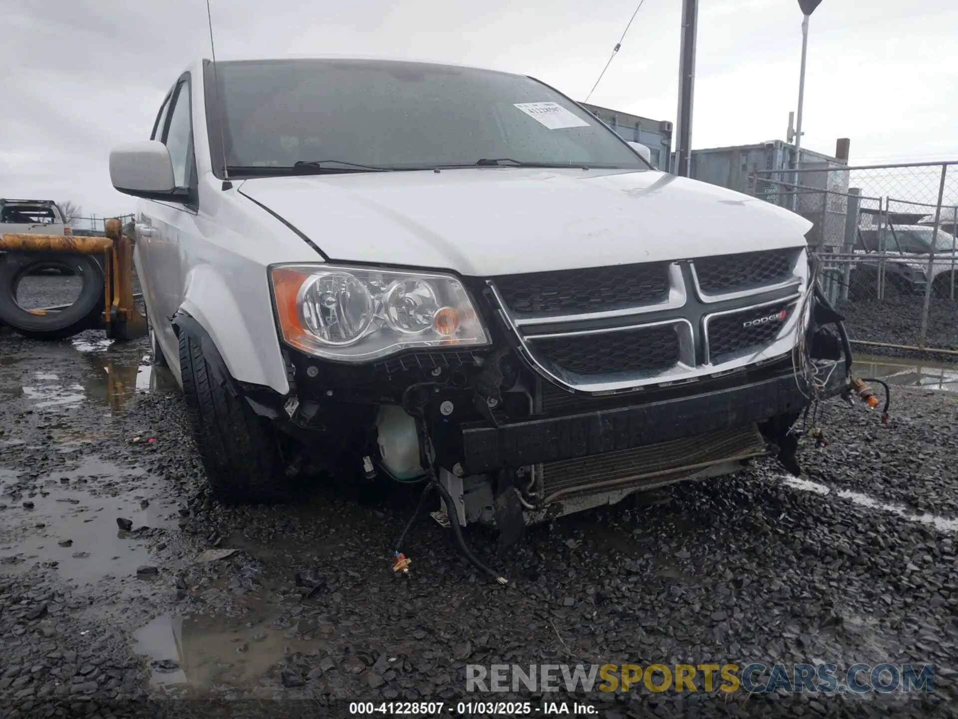 6 Photograph of a damaged car 2C4RDGCG5KR747888 DODGE GRAND CARAVAN 2019