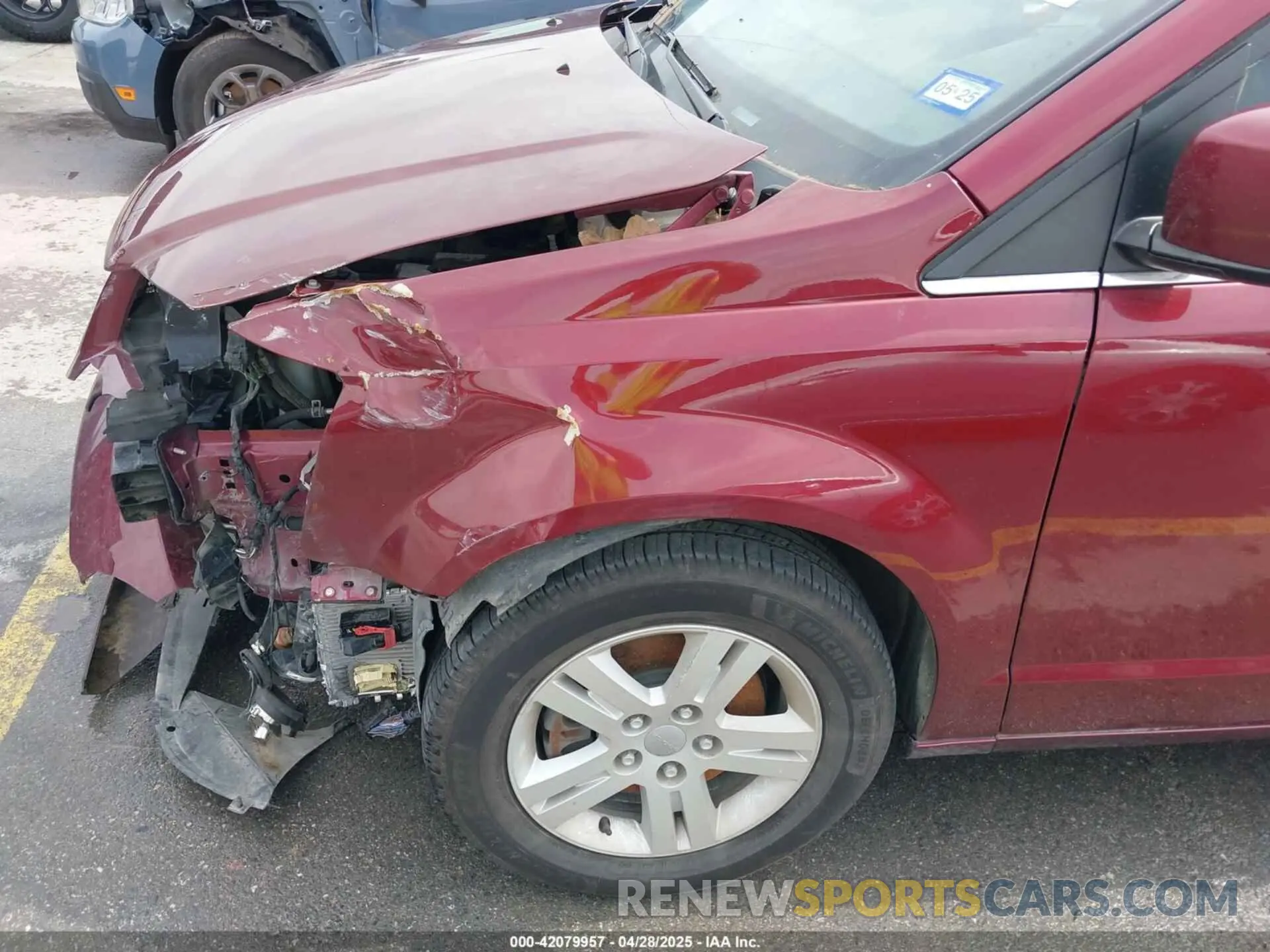 18 Photograph of a damaged car 2C4RDGCG5KR775674 DODGE GRAND CARAVAN 2019