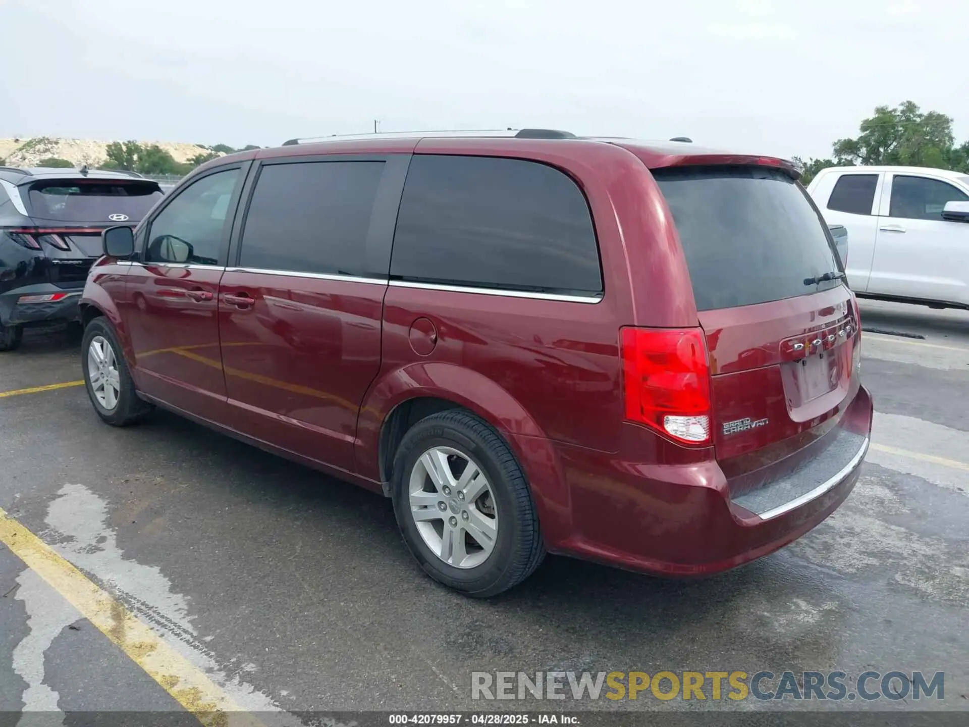 3 Photograph of a damaged car 2C4RDGCG5KR775674 DODGE GRAND CARAVAN 2019