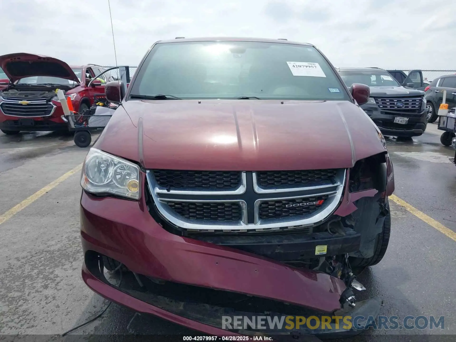 6 Photograph of a damaged car 2C4RDGCG5KR775674 DODGE GRAND CARAVAN 2019