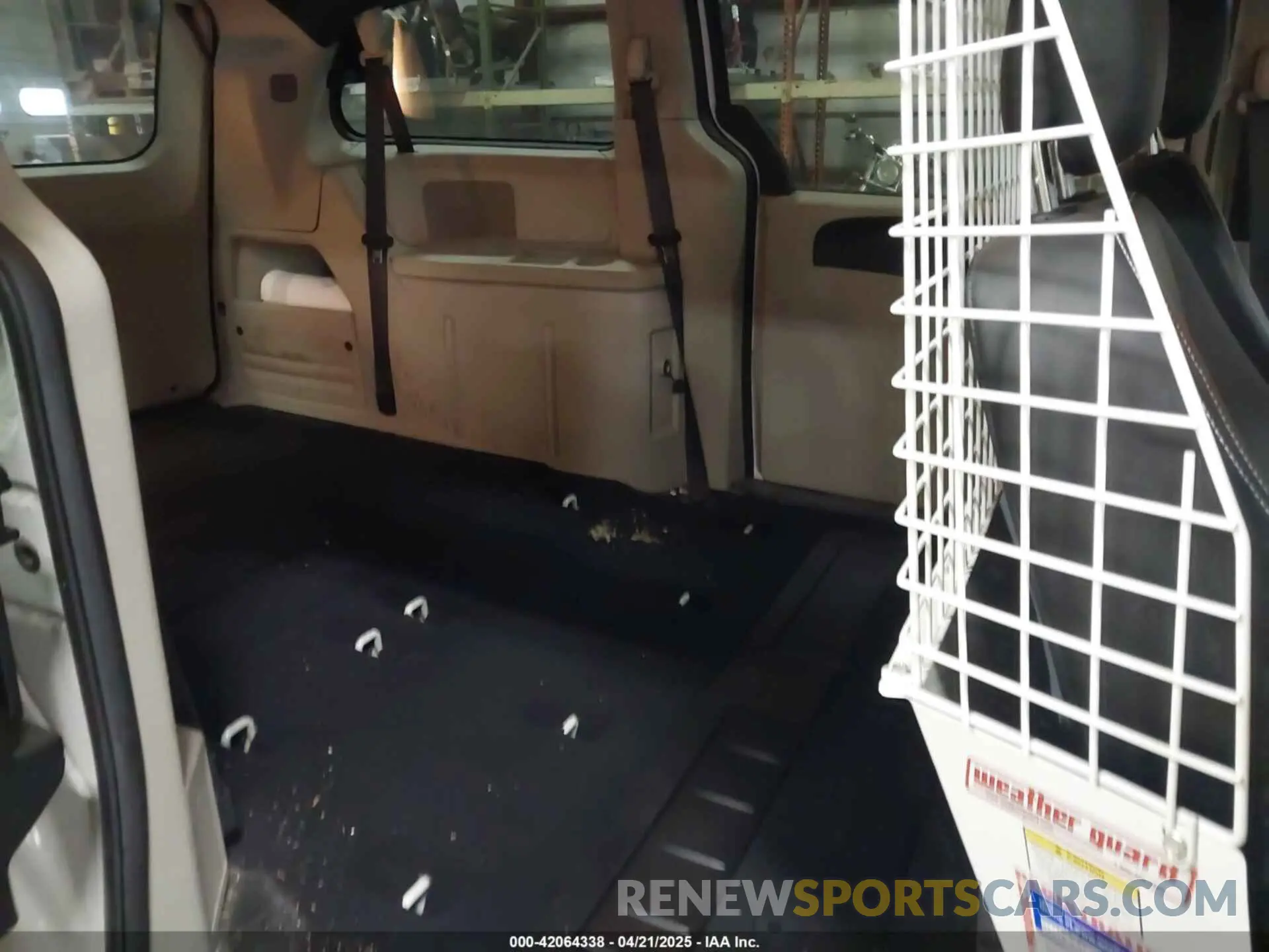 8 Photograph of a damaged car 2C4RDGCG5KR789624 DODGE GRAND CARAVAN 2019