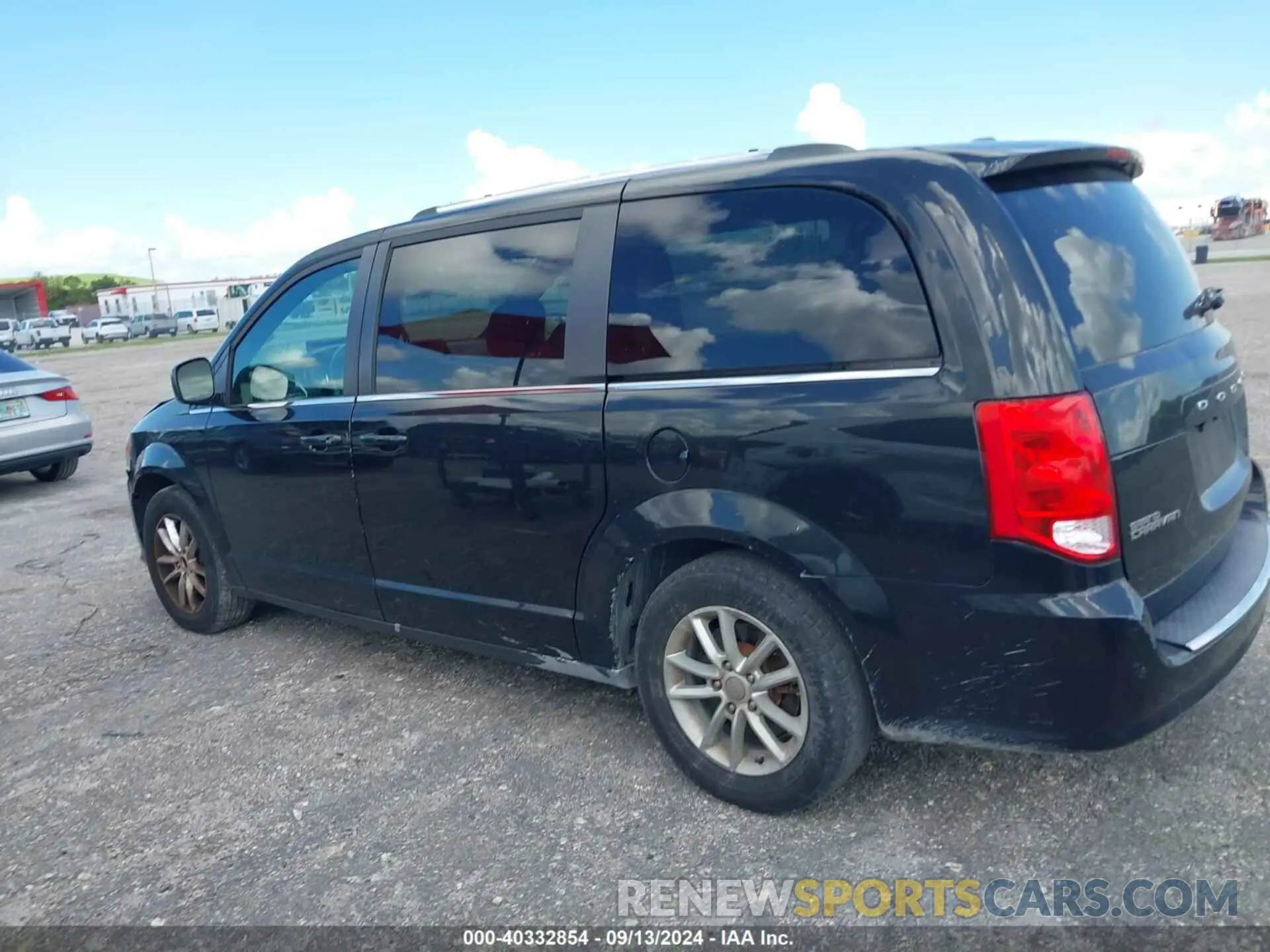 14 Photograph of a damaged car 2C4RDGCG5KR797853 DODGE GRAND CARAVAN 2019