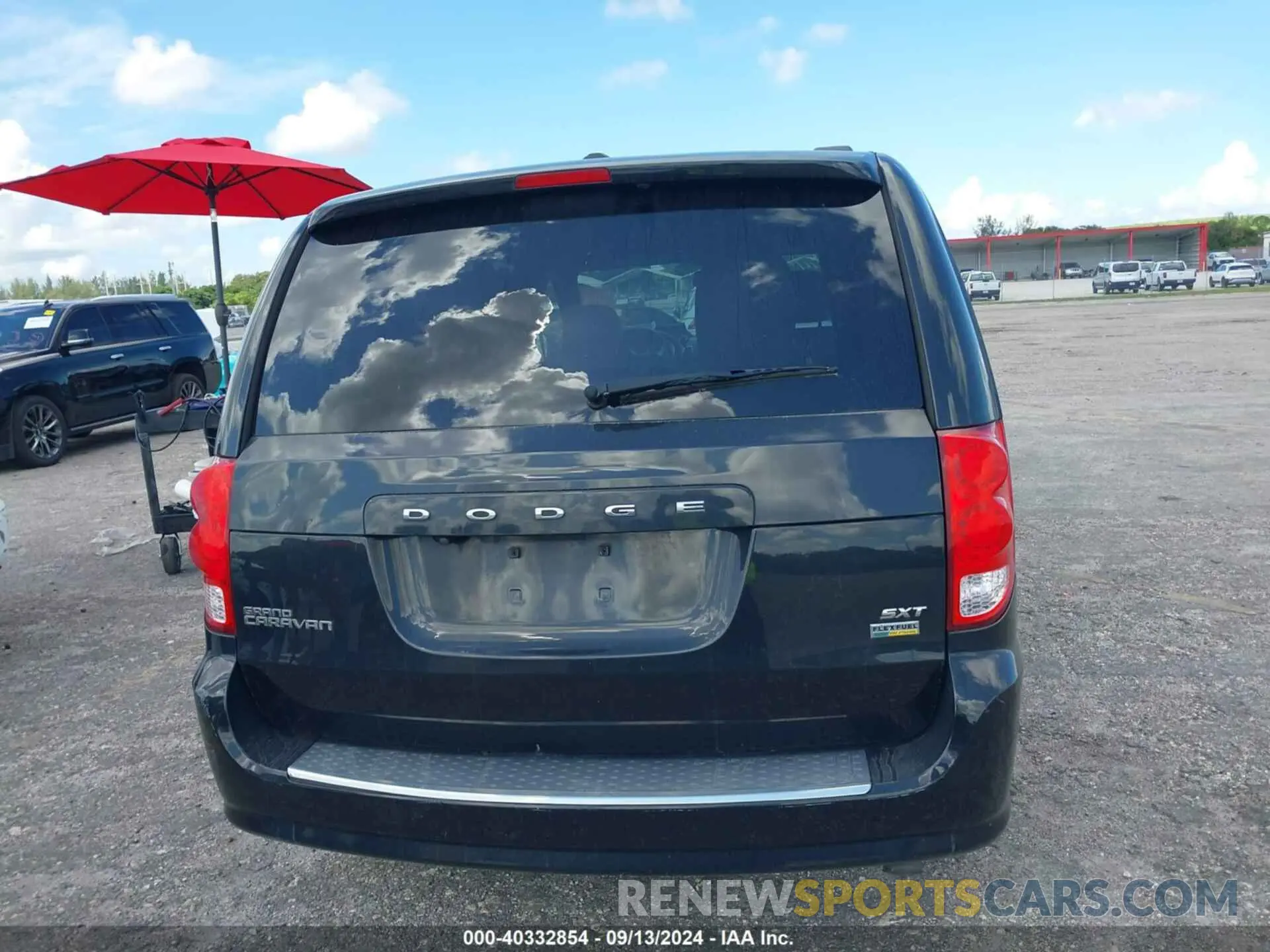 16 Photograph of a damaged car 2C4RDGCG5KR797853 DODGE GRAND CARAVAN 2019