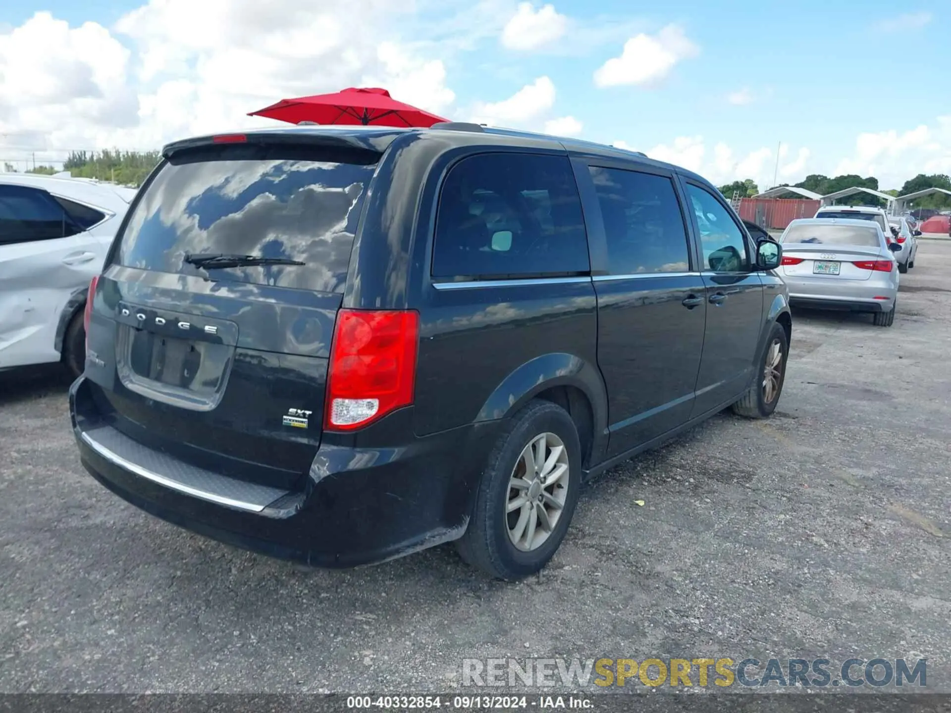 4 Photograph of a damaged car 2C4RDGCG5KR797853 DODGE GRAND CARAVAN 2019