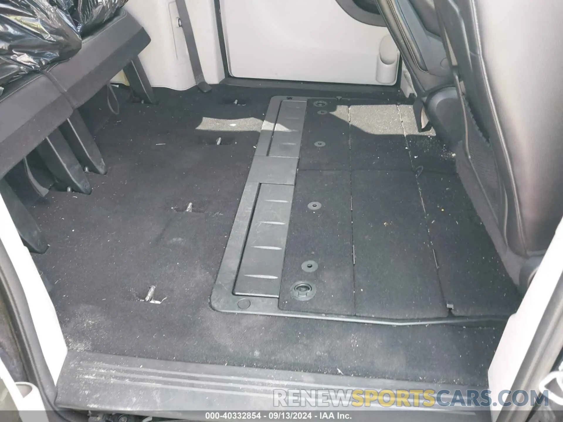 8 Photograph of a damaged car 2C4RDGCG5KR797853 DODGE GRAND CARAVAN 2019