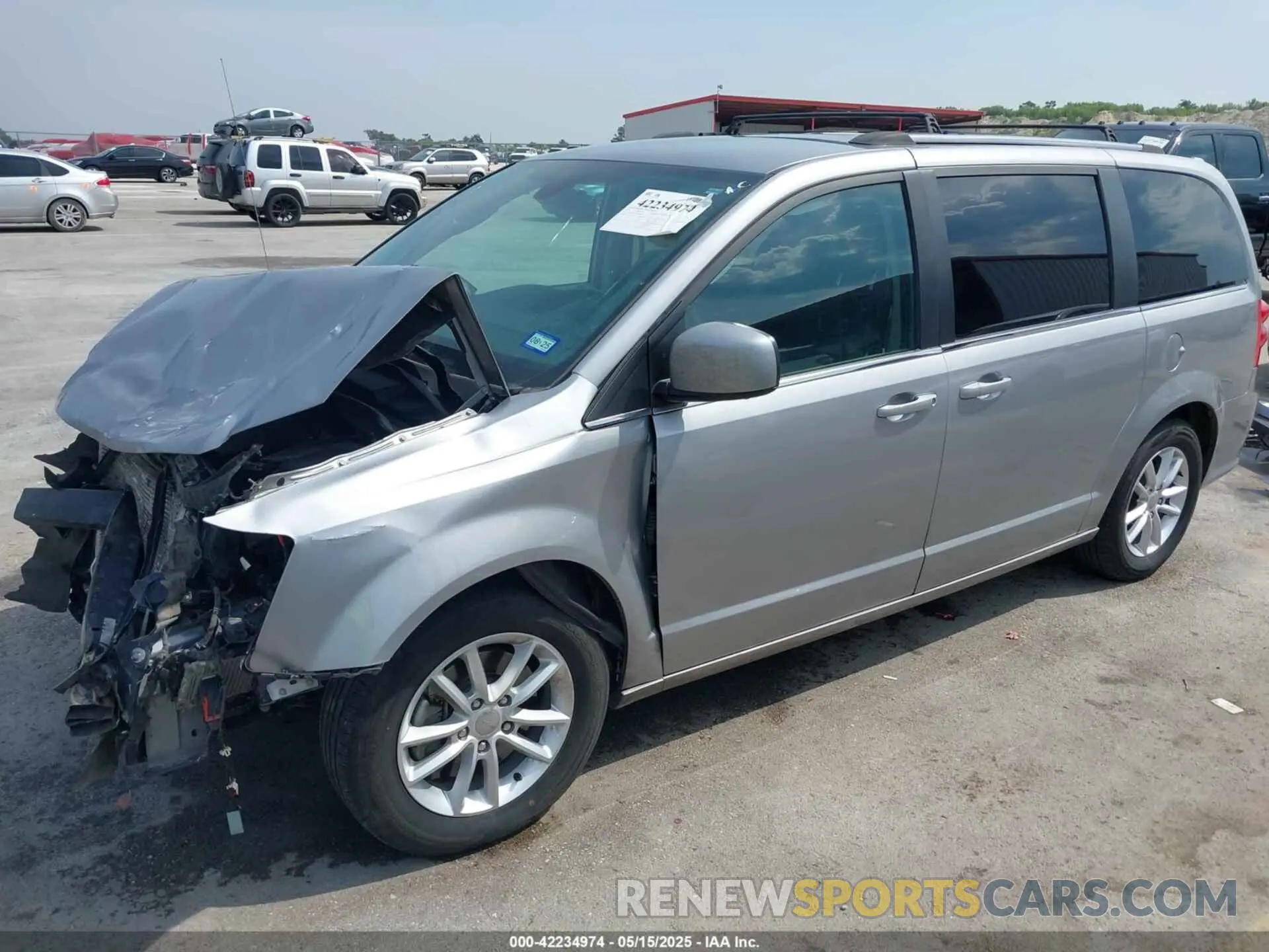 18 Photograph of a damaged car 2C4RDGCG5KR800489 DODGE GRAND CARAVAN 2019