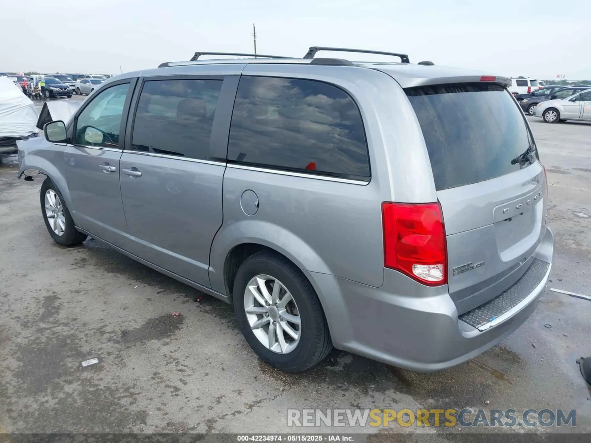 3 Photograph of a damaged car 2C4RDGCG5KR800489 DODGE GRAND CARAVAN 2019