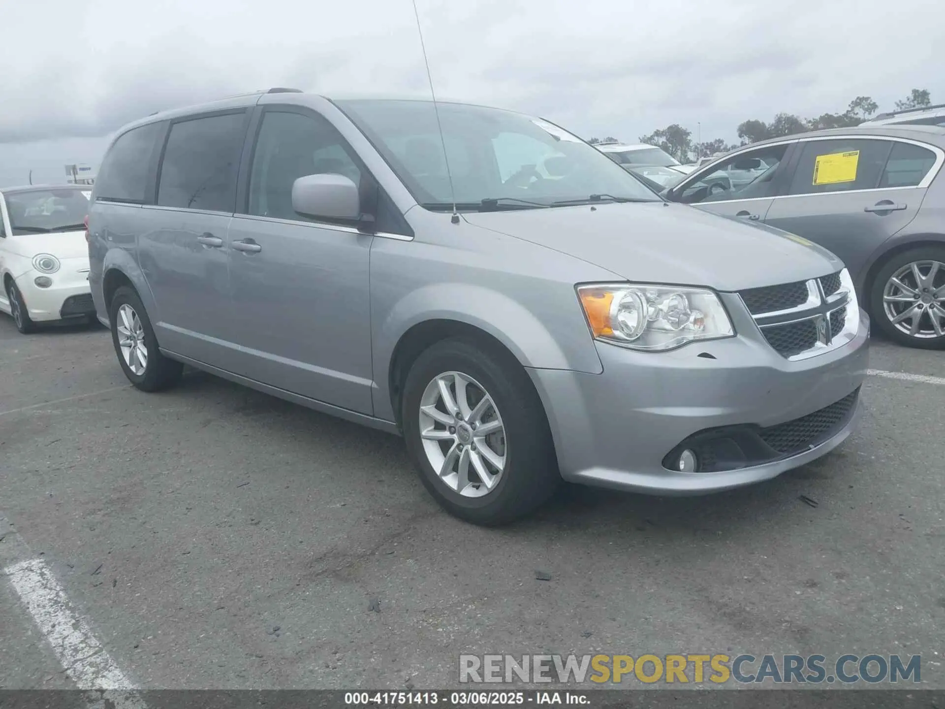 1 Photograph of a damaged car 2C4RDGCG6KR517244 DODGE GRAND CARAVAN 2019
