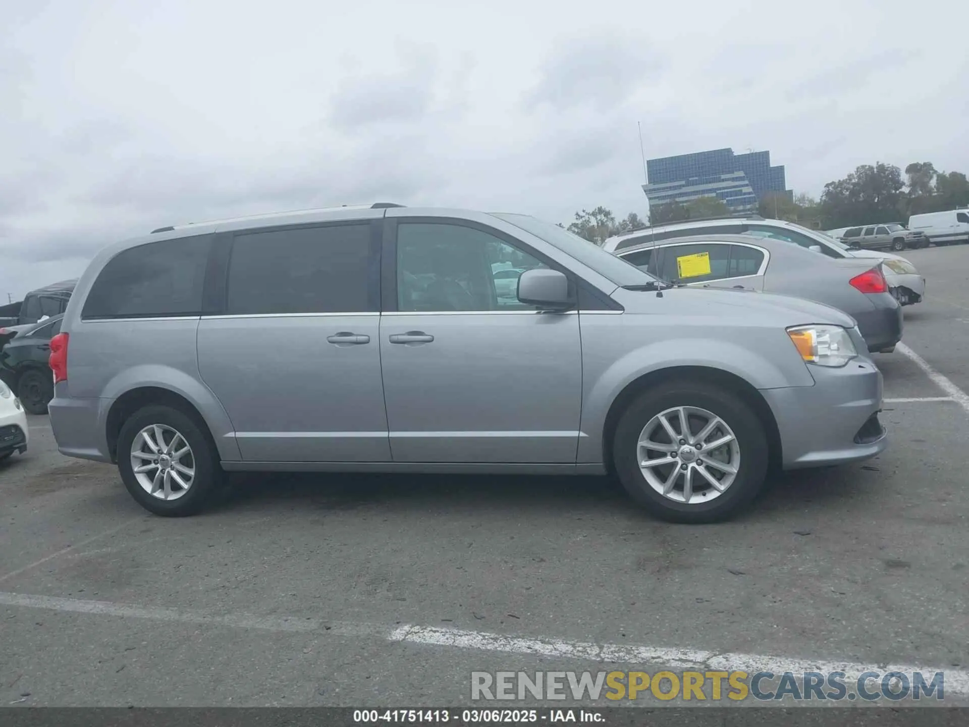 13 Photograph of a damaged car 2C4RDGCG6KR517244 DODGE GRAND CARAVAN 2019