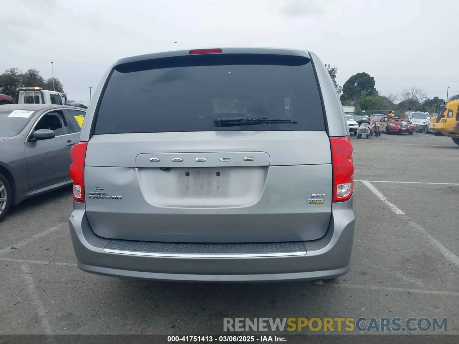 16 Photograph of a damaged car 2C4RDGCG6KR517244 DODGE GRAND CARAVAN 2019