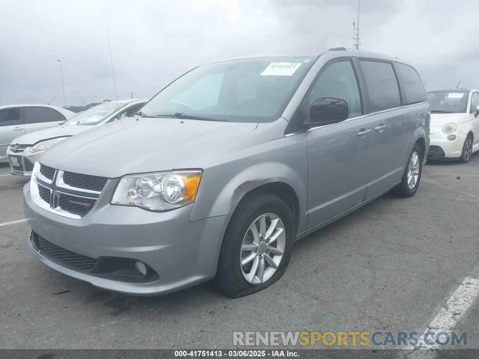 2 Photograph of a damaged car 2C4RDGCG6KR517244 DODGE GRAND CARAVAN 2019