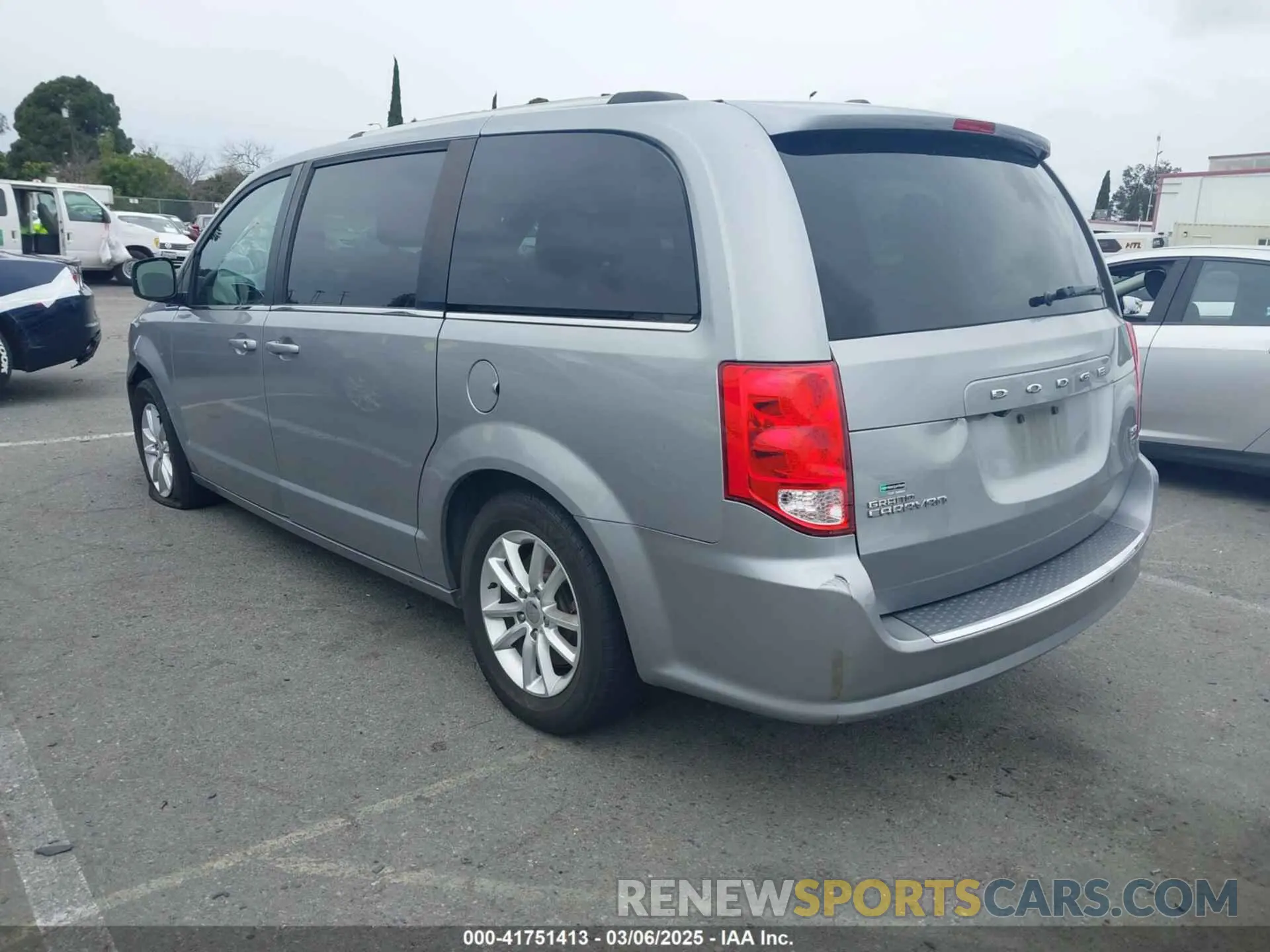 3 Photograph of a damaged car 2C4RDGCG6KR517244 DODGE GRAND CARAVAN 2019