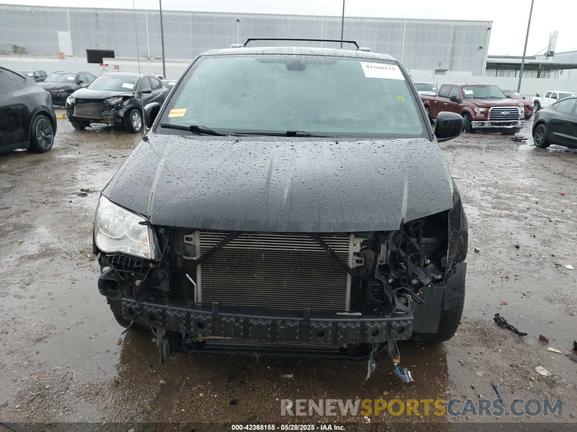 13 Photograph of a damaged car 2C4RDGCG6KR518197 DODGE GRAND CARAVAN 2019