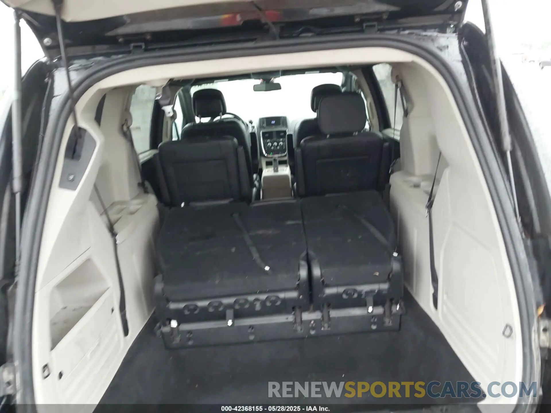 18 Photograph of a damaged car 2C4RDGCG6KR518197 DODGE GRAND CARAVAN 2019