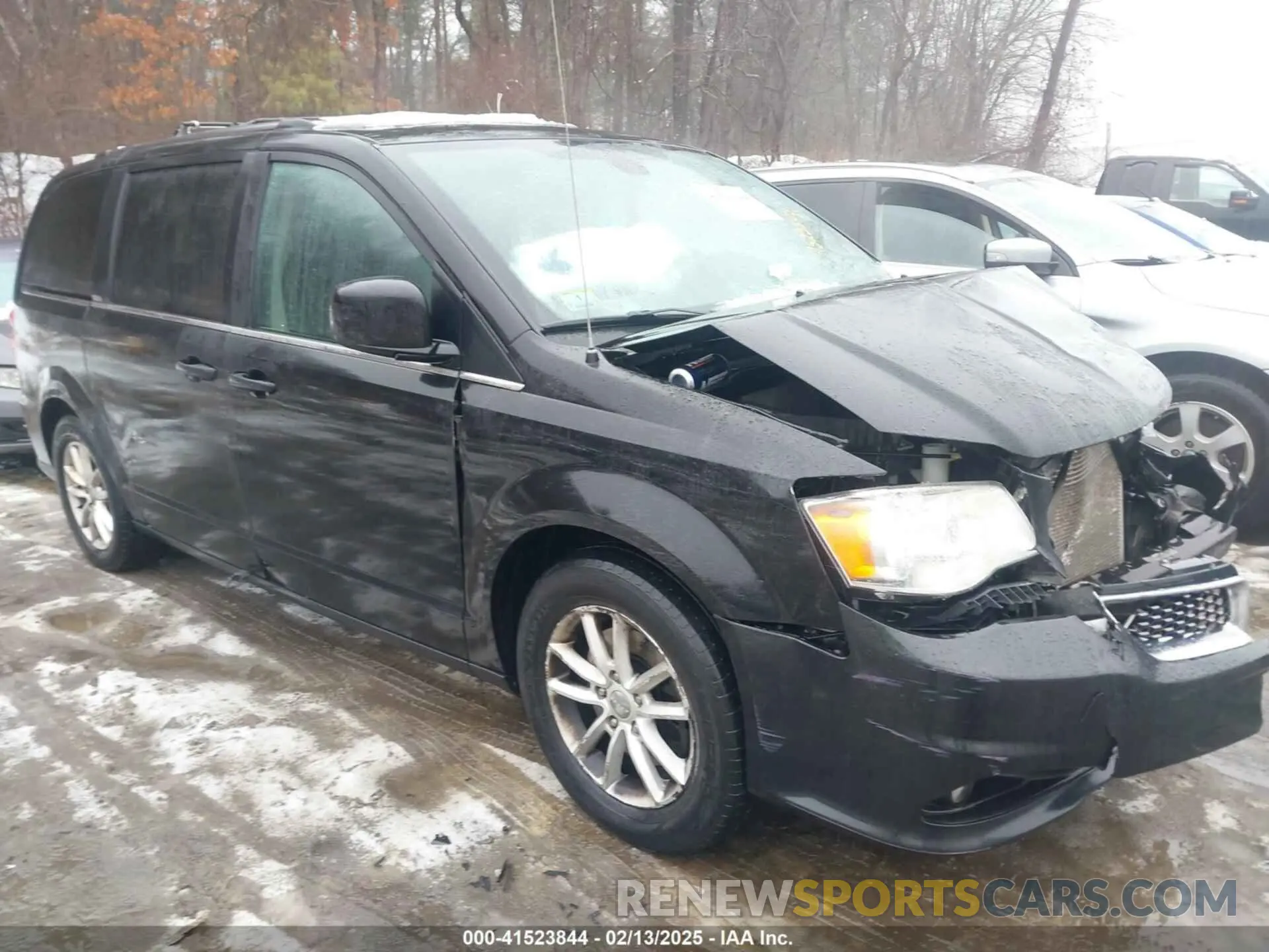 1 Photograph of a damaged car 2C4RDGCG6KR695929 DODGE GRAND CARAVAN 2019
