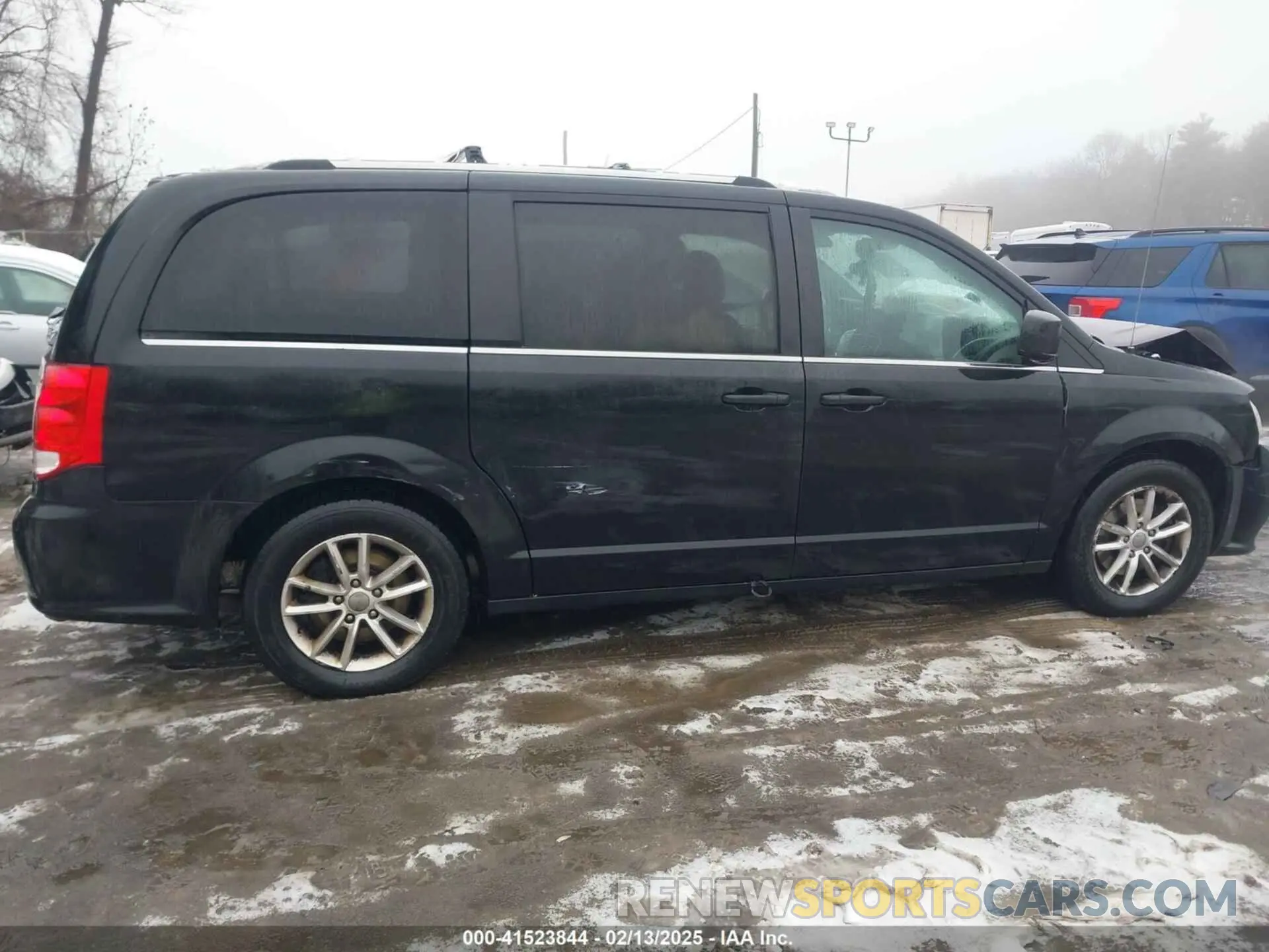 13 Photograph of a damaged car 2C4RDGCG6KR695929 DODGE GRAND CARAVAN 2019