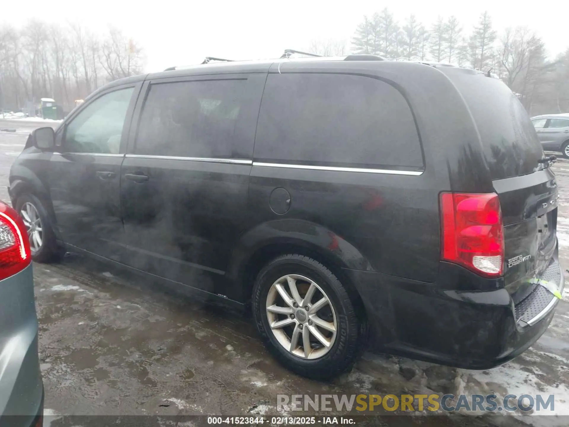 14 Photograph of a damaged car 2C4RDGCG6KR695929 DODGE GRAND CARAVAN 2019