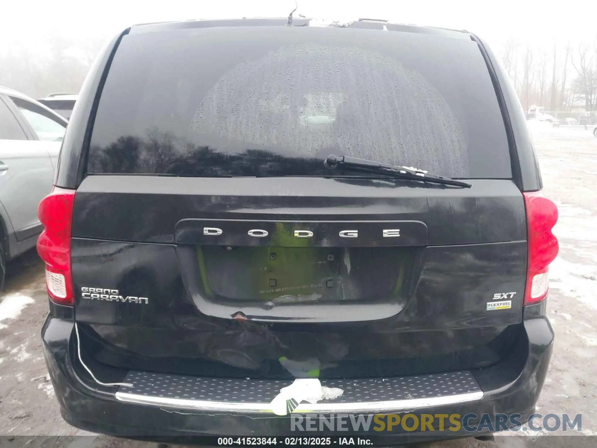 16 Photograph of a damaged car 2C4RDGCG6KR695929 DODGE GRAND CARAVAN 2019