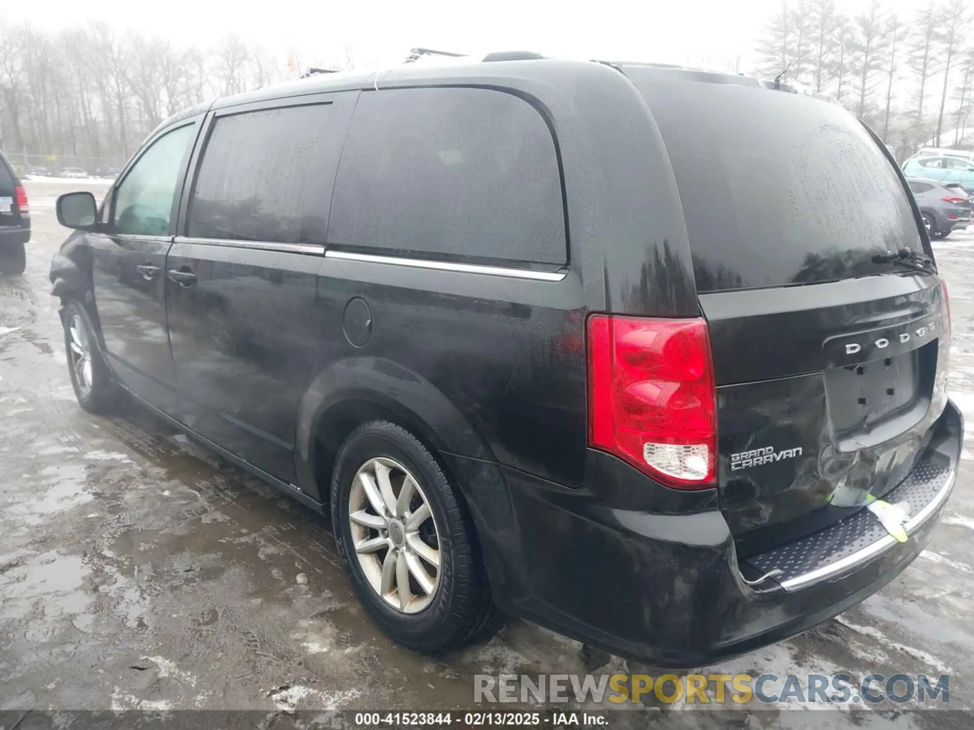 3 Photograph of a damaged car 2C4RDGCG6KR695929 DODGE GRAND CARAVAN 2019