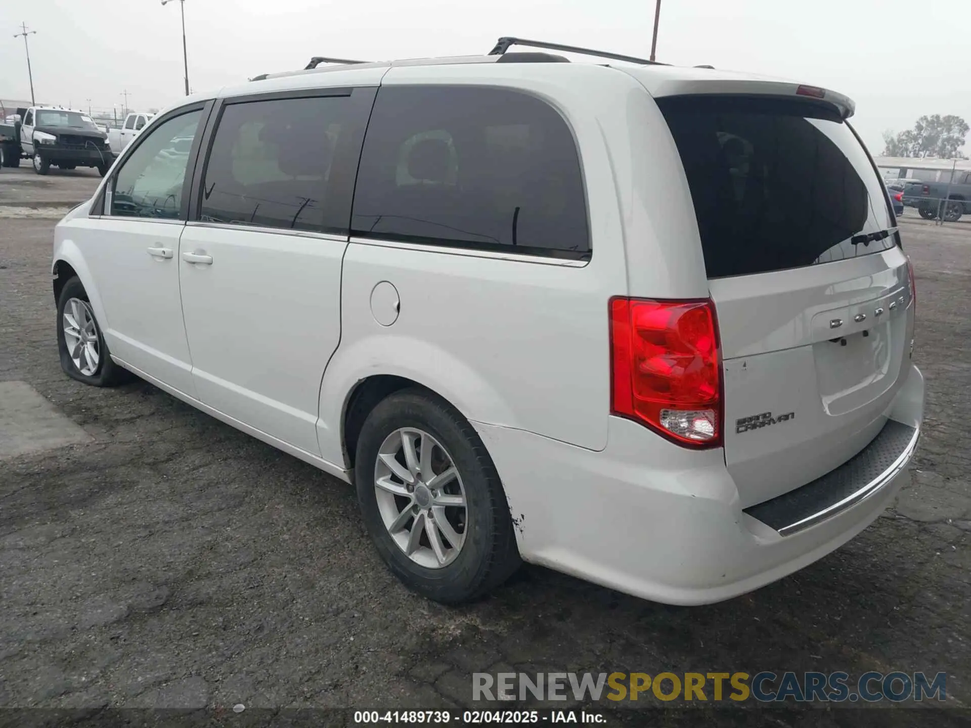 3 Photograph of a damaged car 2C4RDGCG6KR726175 DODGE GRAND CARAVAN 2019