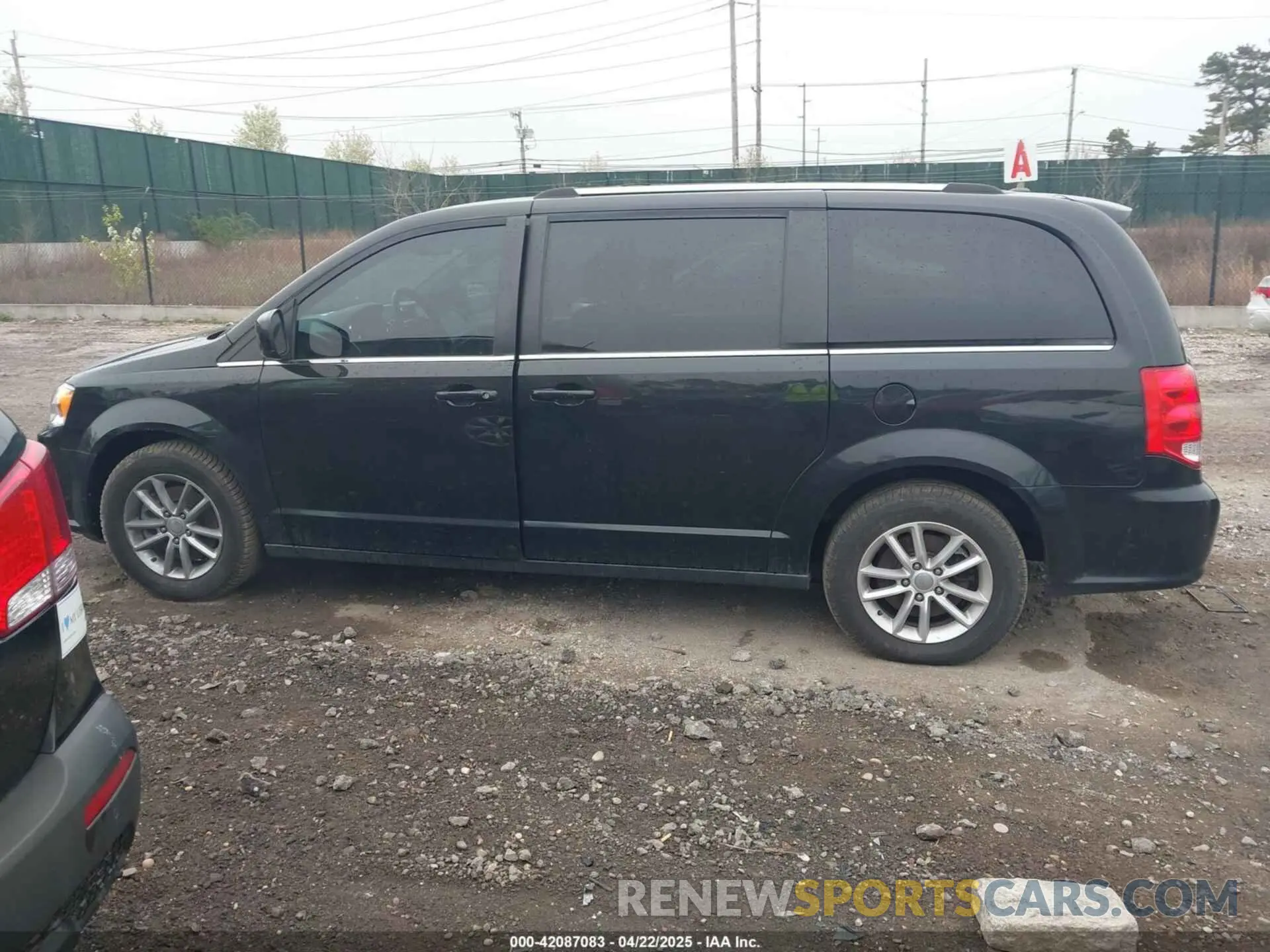 14 Photograph of a damaged car 2C4RDGCG6KR749505 DODGE GRAND CARAVAN 2019