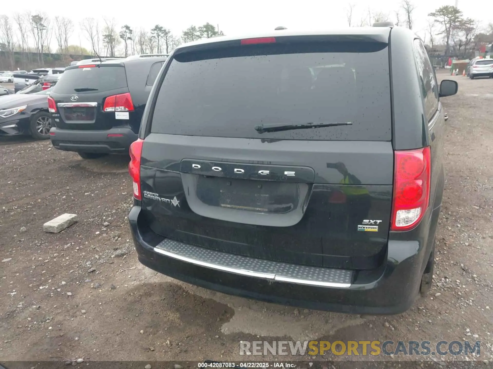 16 Photograph of a damaged car 2C4RDGCG6KR749505 DODGE GRAND CARAVAN 2019
