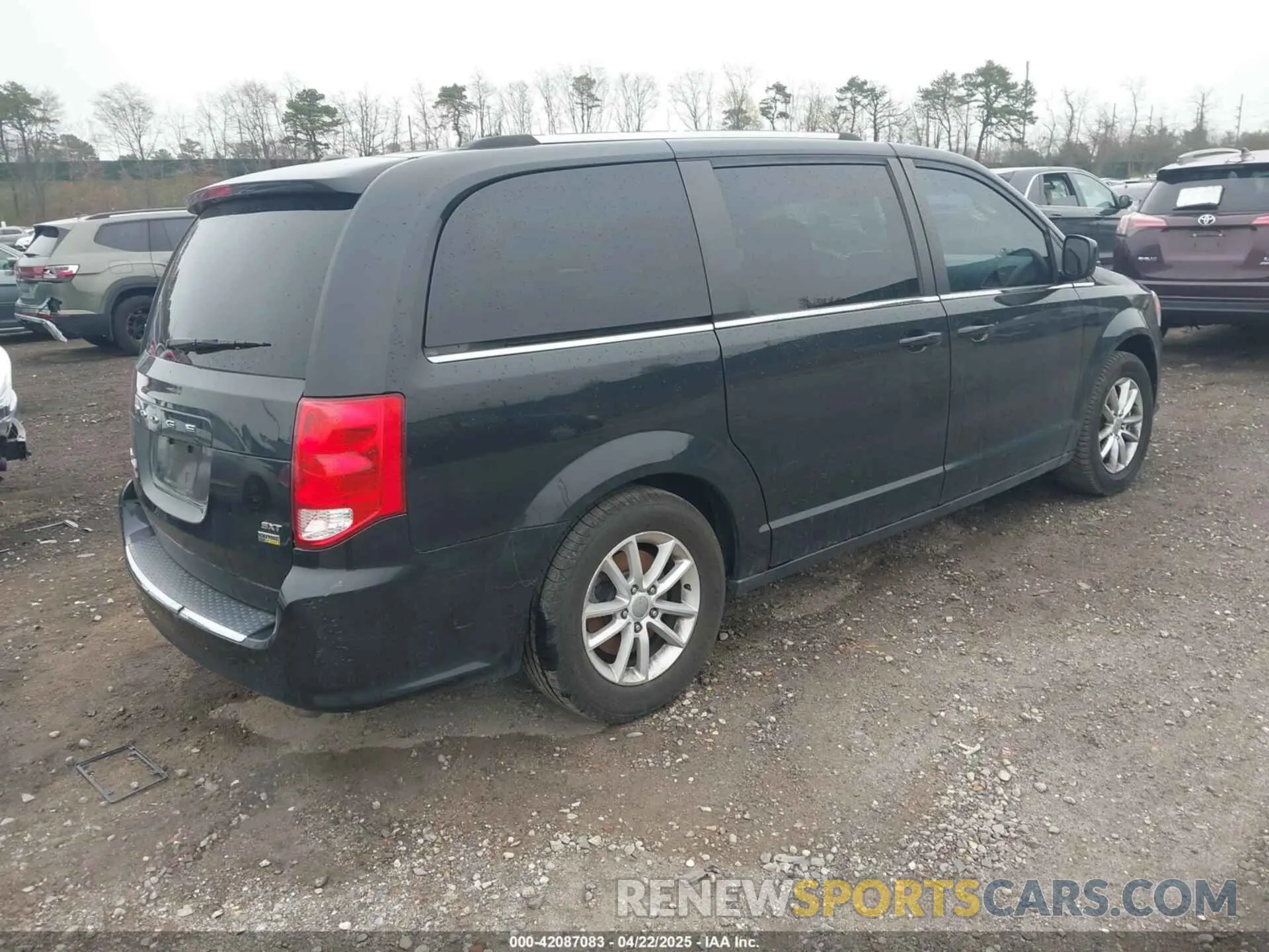 4 Photograph of a damaged car 2C4RDGCG6KR749505 DODGE GRAND CARAVAN 2019