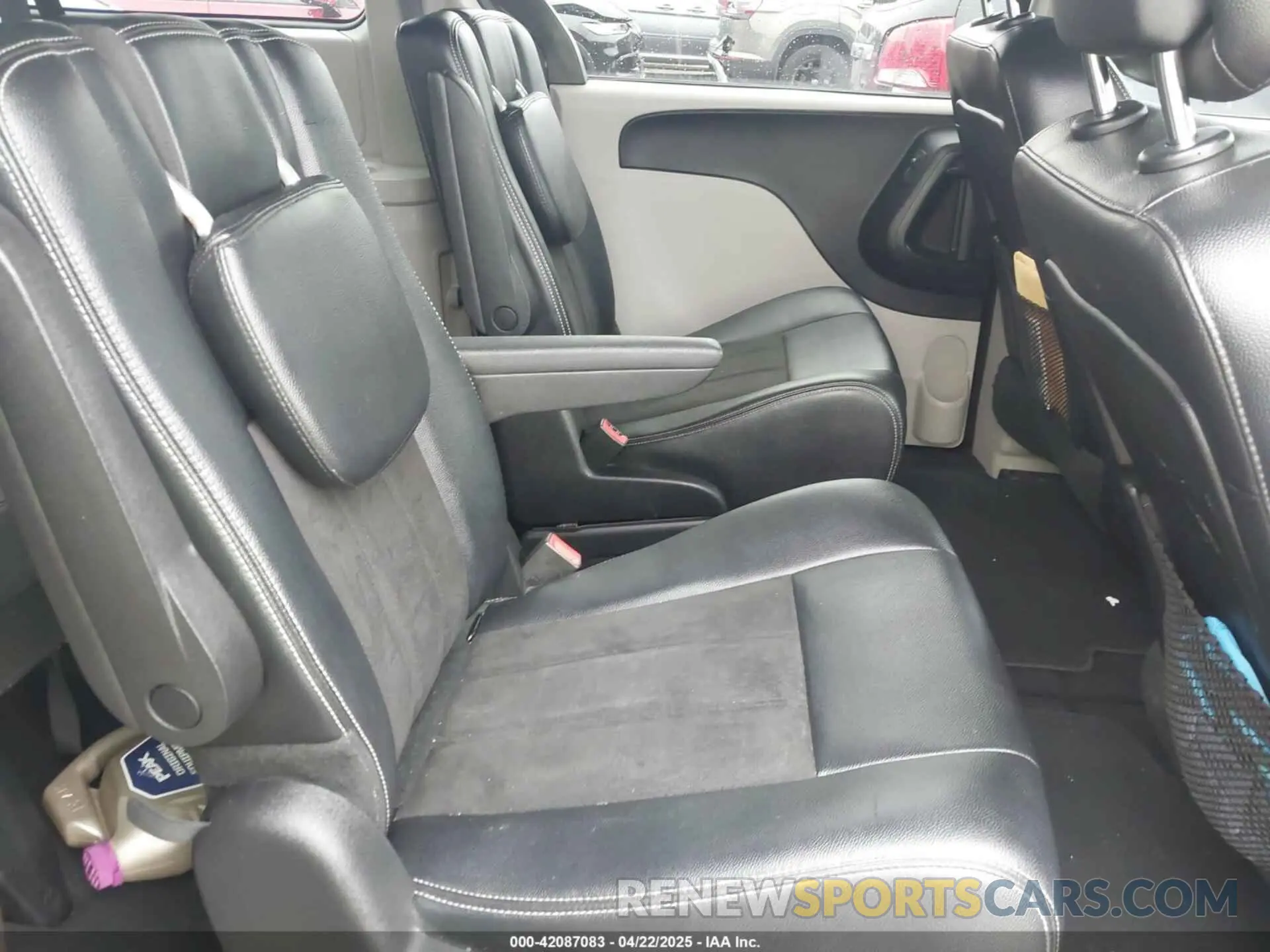 8 Photograph of a damaged car 2C4RDGCG6KR749505 DODGE GRAND CARAVAN 2019