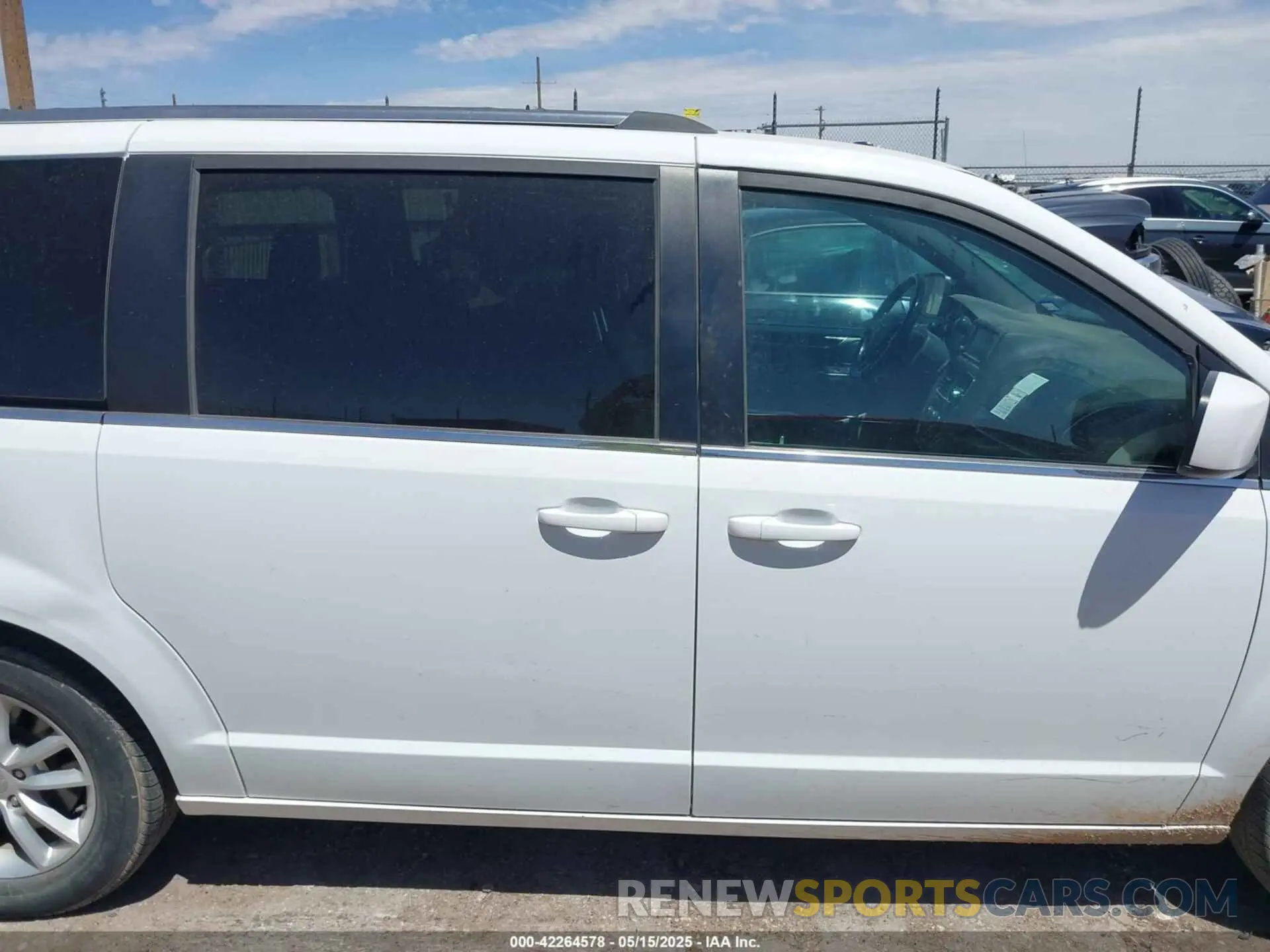 14 Photograph of a damaged car 2C4RDGCG7KR517267 DODGE GRAND CARAVAN 2019