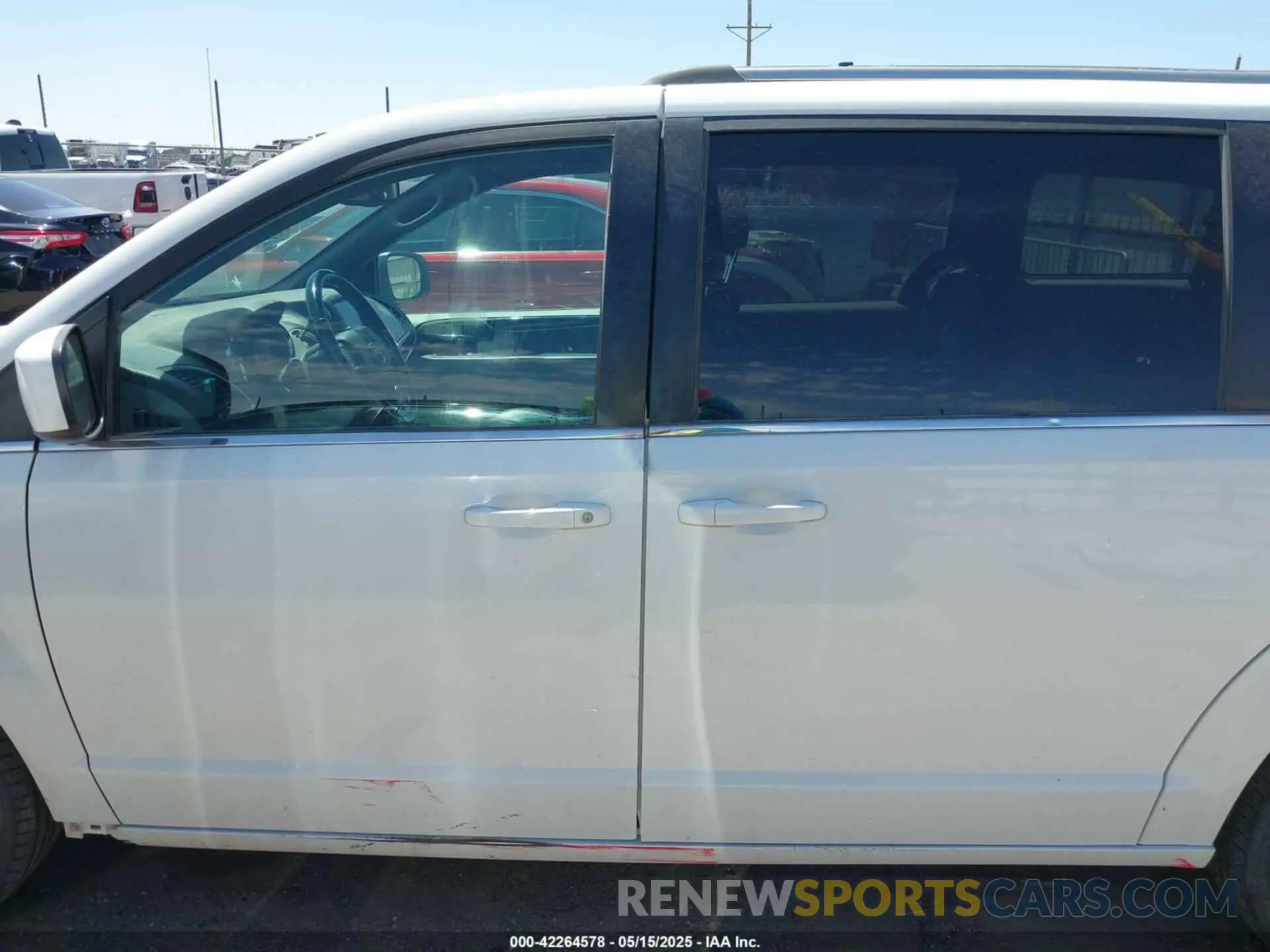 15 Photograph of a damaged car 2C4RDGCG7KR517267 DODGE GRAND CARAVAN 2019