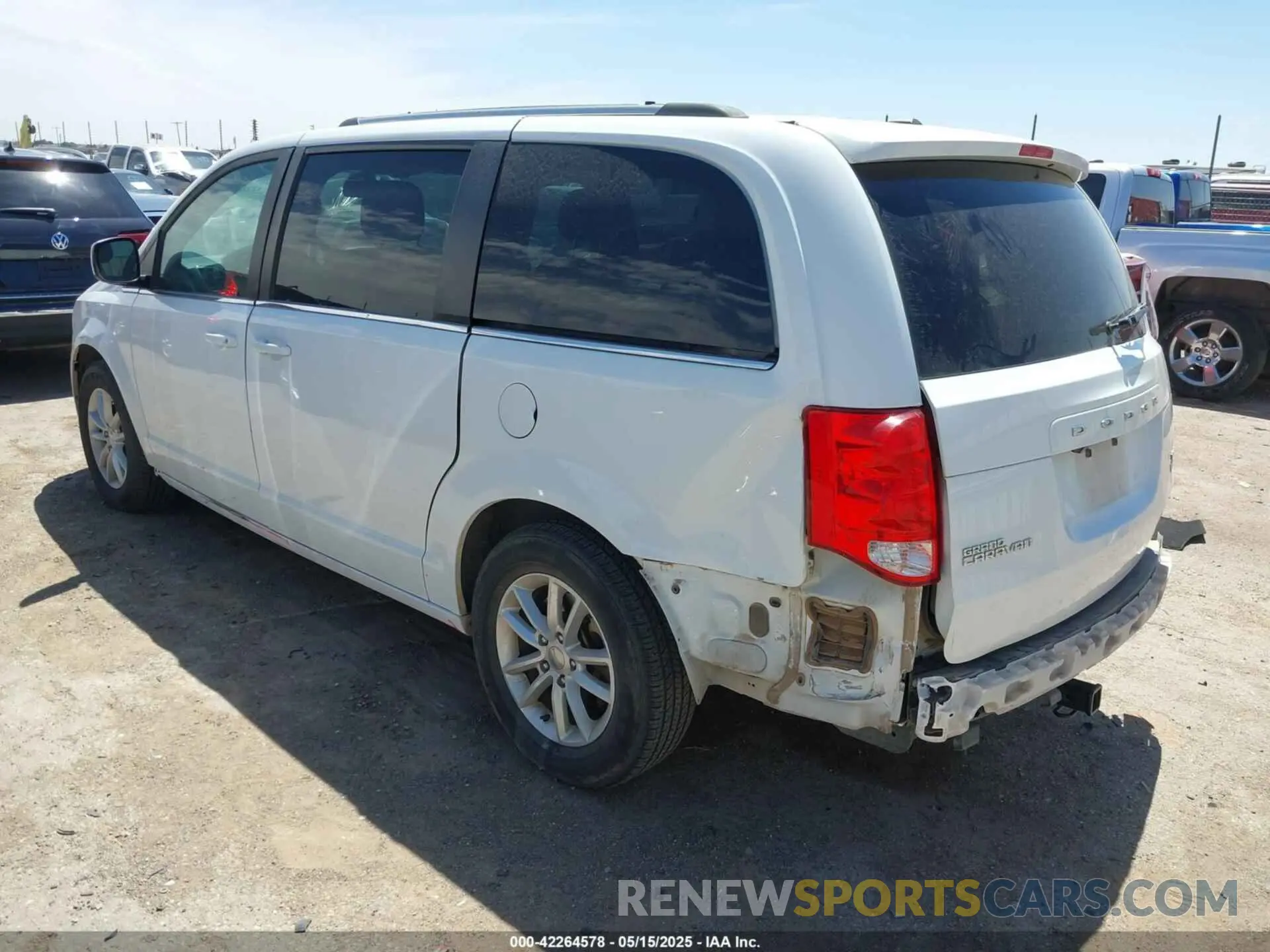 3 Photograph of a damaged car 2C4RDGCG7KR517267 DODGE GRAND CARAVAN 2019