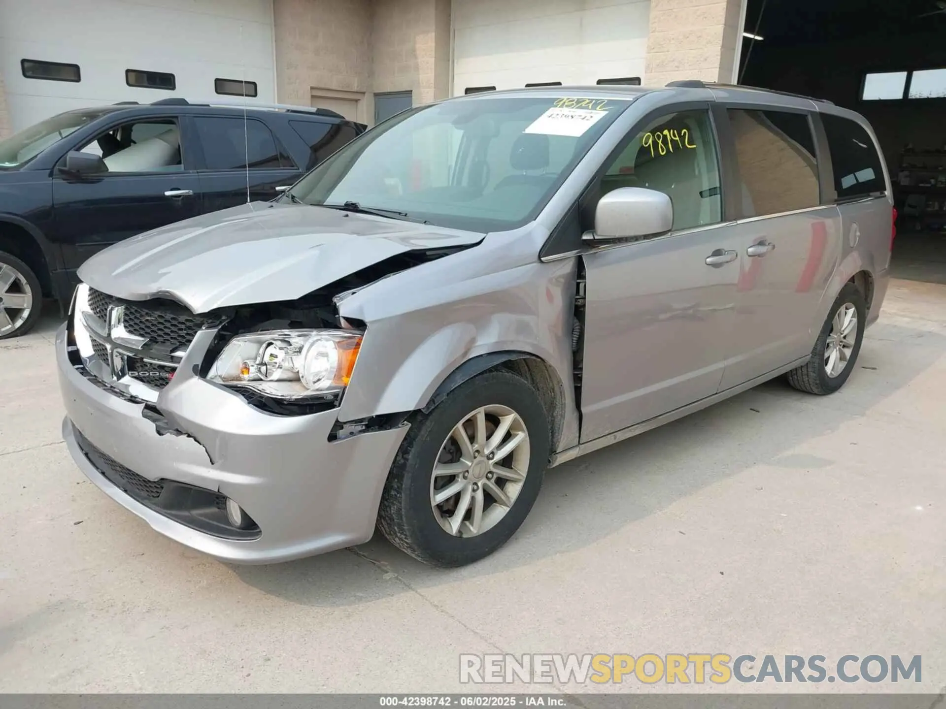 2 Photograph of a damaged car 2C4RDGCG7KR545120 DODGE GRAND CARAVAN 2019