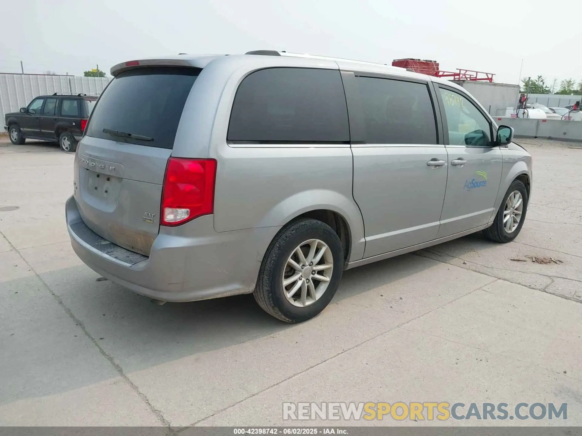 4 Photograph of a damaged car 2C4RDGCG7KR545120 DODGE GRAND CARAVAN 2019