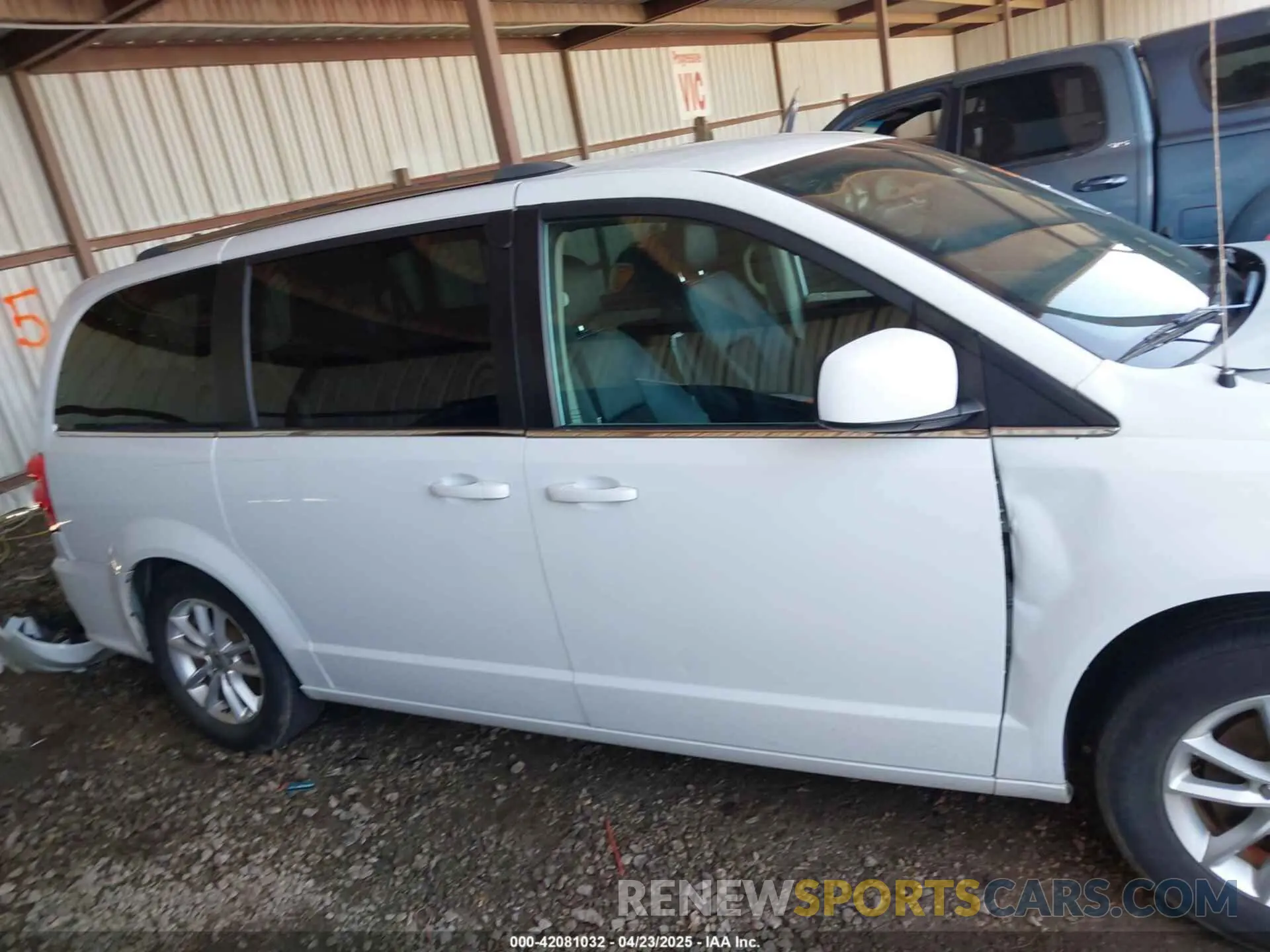 14 Photograph of a damaged car 2C4RDGCG7KR677214 DODGE GRAND CARAVAN 2019