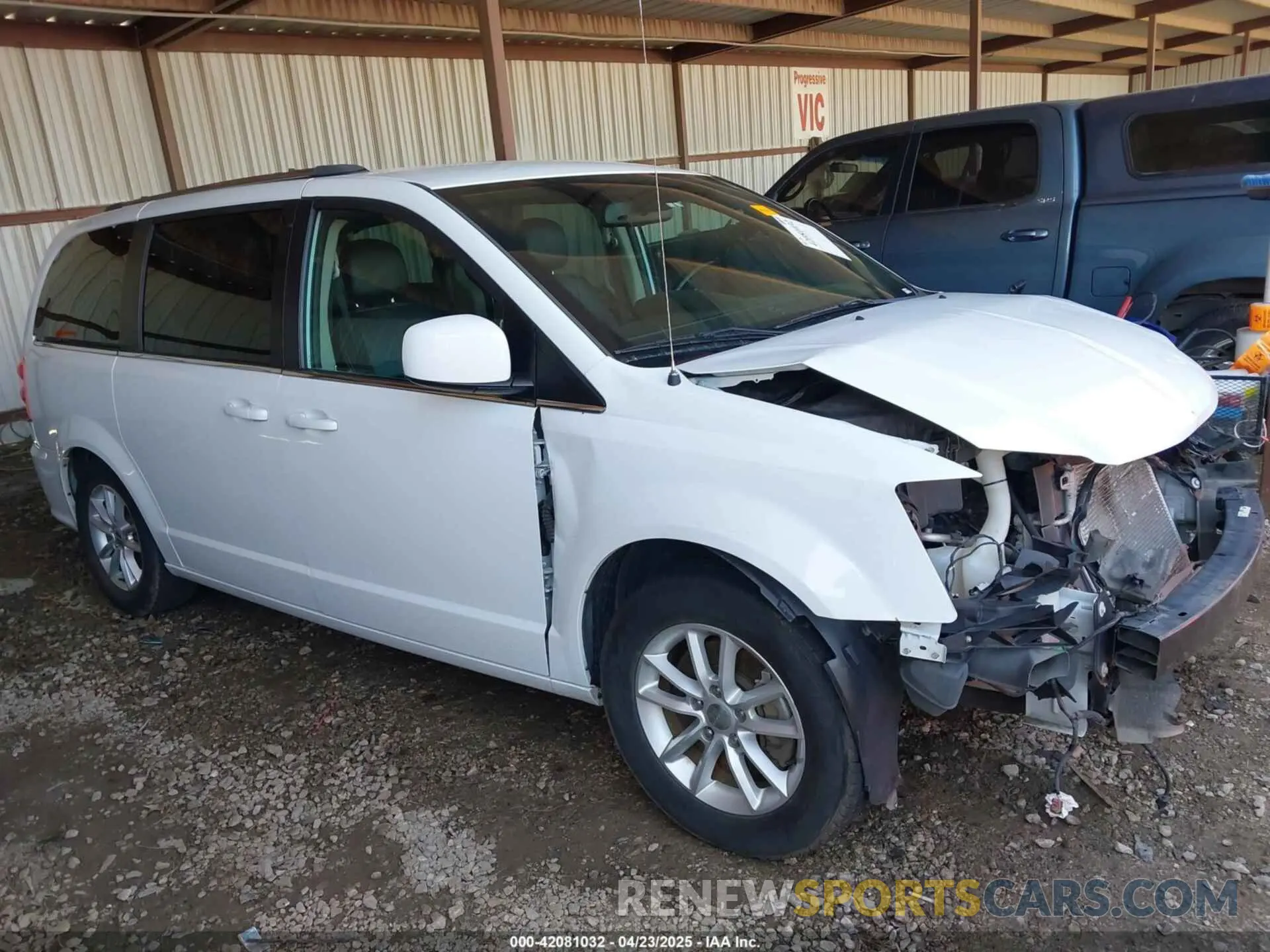 18 Photograph of a damaged car 2C4RDGCG7KR677214 DODGE GRAND CARAVAN 2019