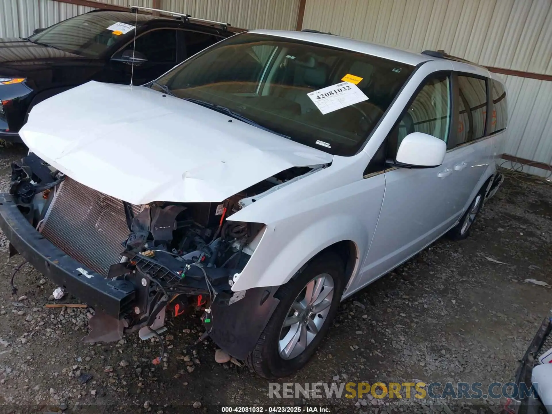 2 Photograph of a damaged car 2C4RDGCG7KR677214 DODGE GRAND CARAVAN 2019