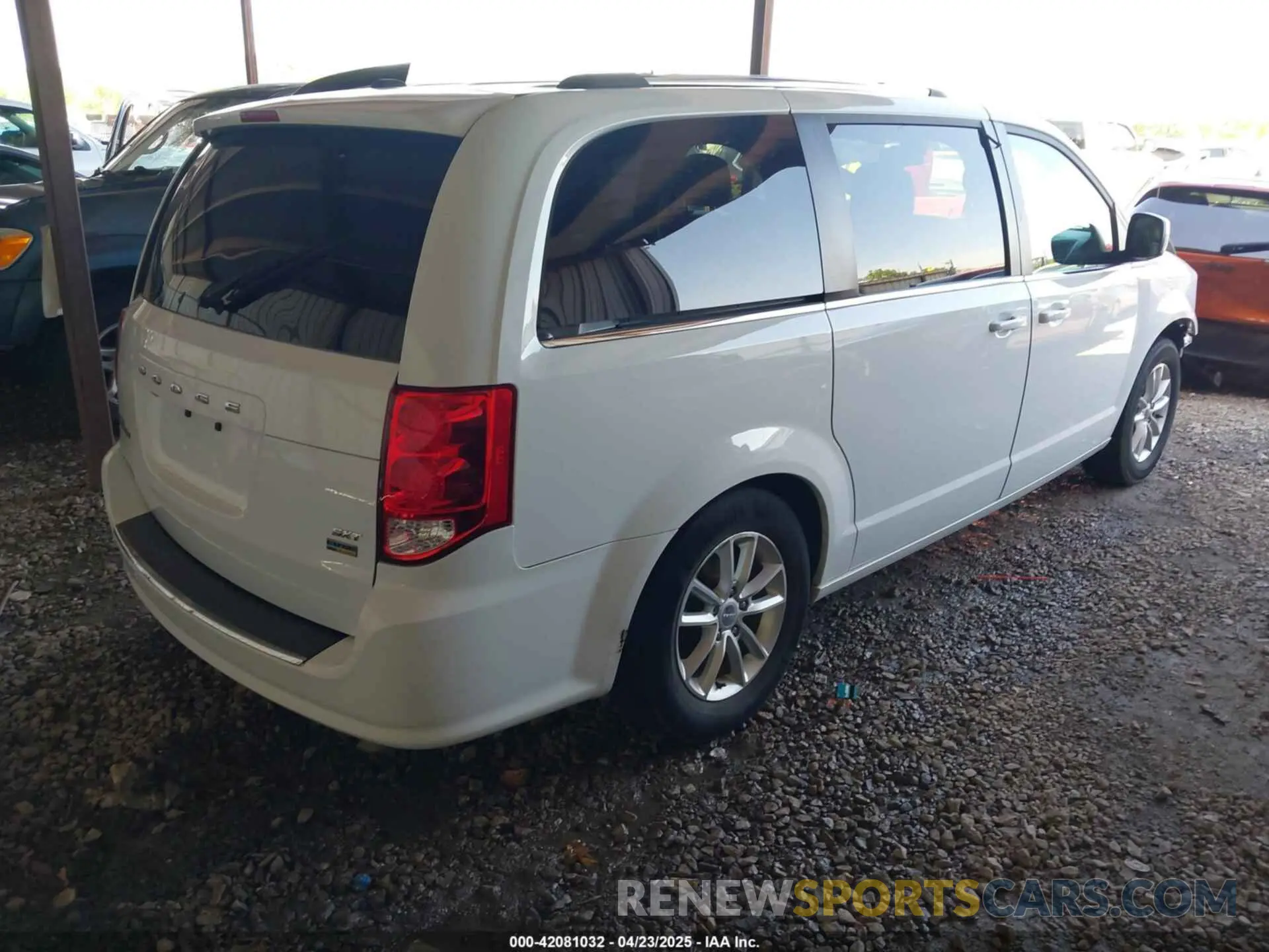 4 Photograph of a damaged car 2C4RDGCG7KR677214 DODGE GRAND CARAVAN 2019