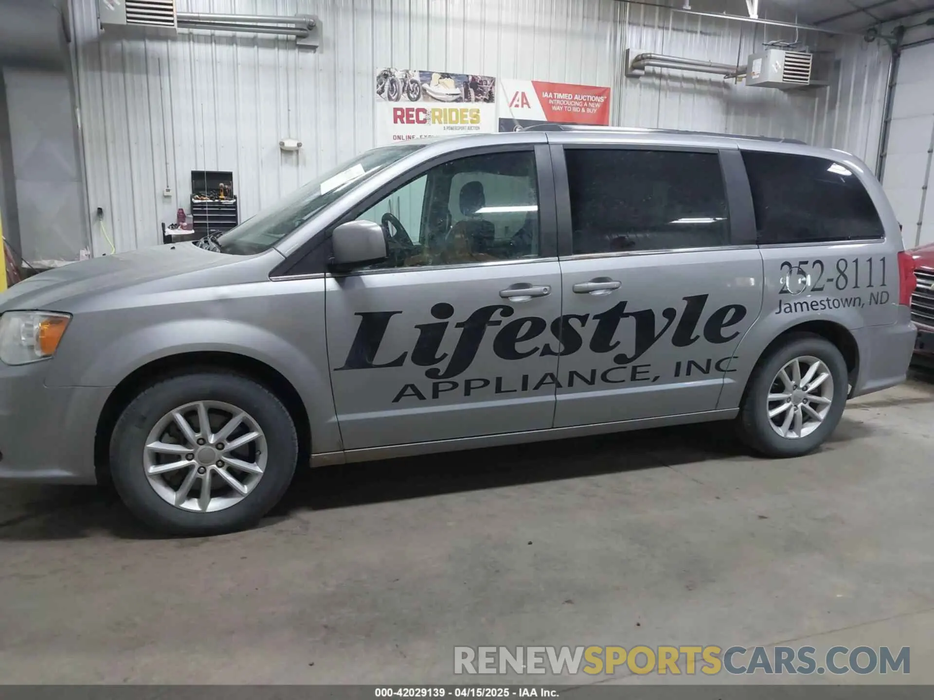 15 Photograph of a damaged car 2C4RDGCG7KR677343 DODGE GRAND CARAVAN 2019