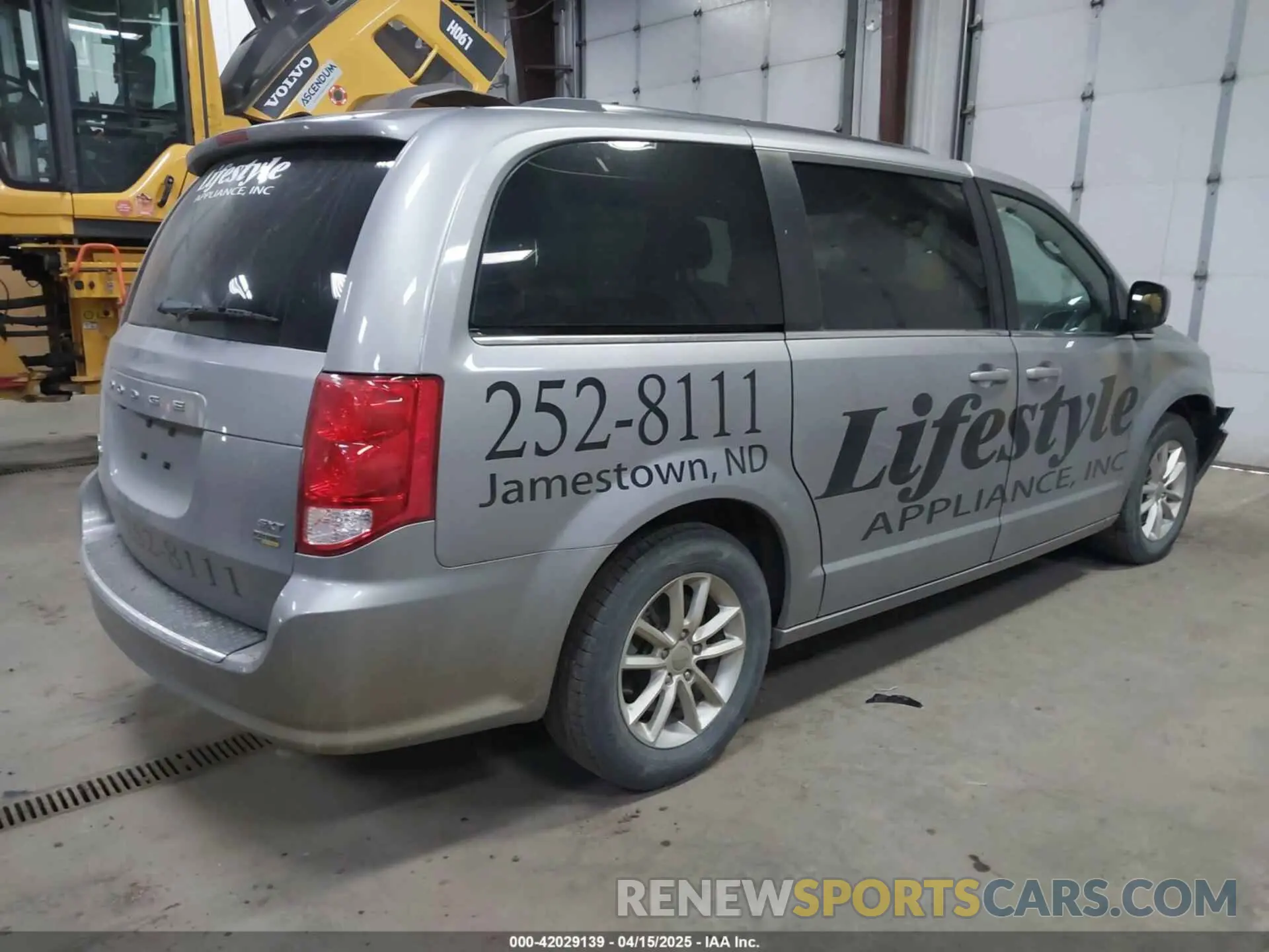 4 Photograph of a damaged car 2C4RDGCG7KR677343 DODGE GRAND CARAVAN 2019