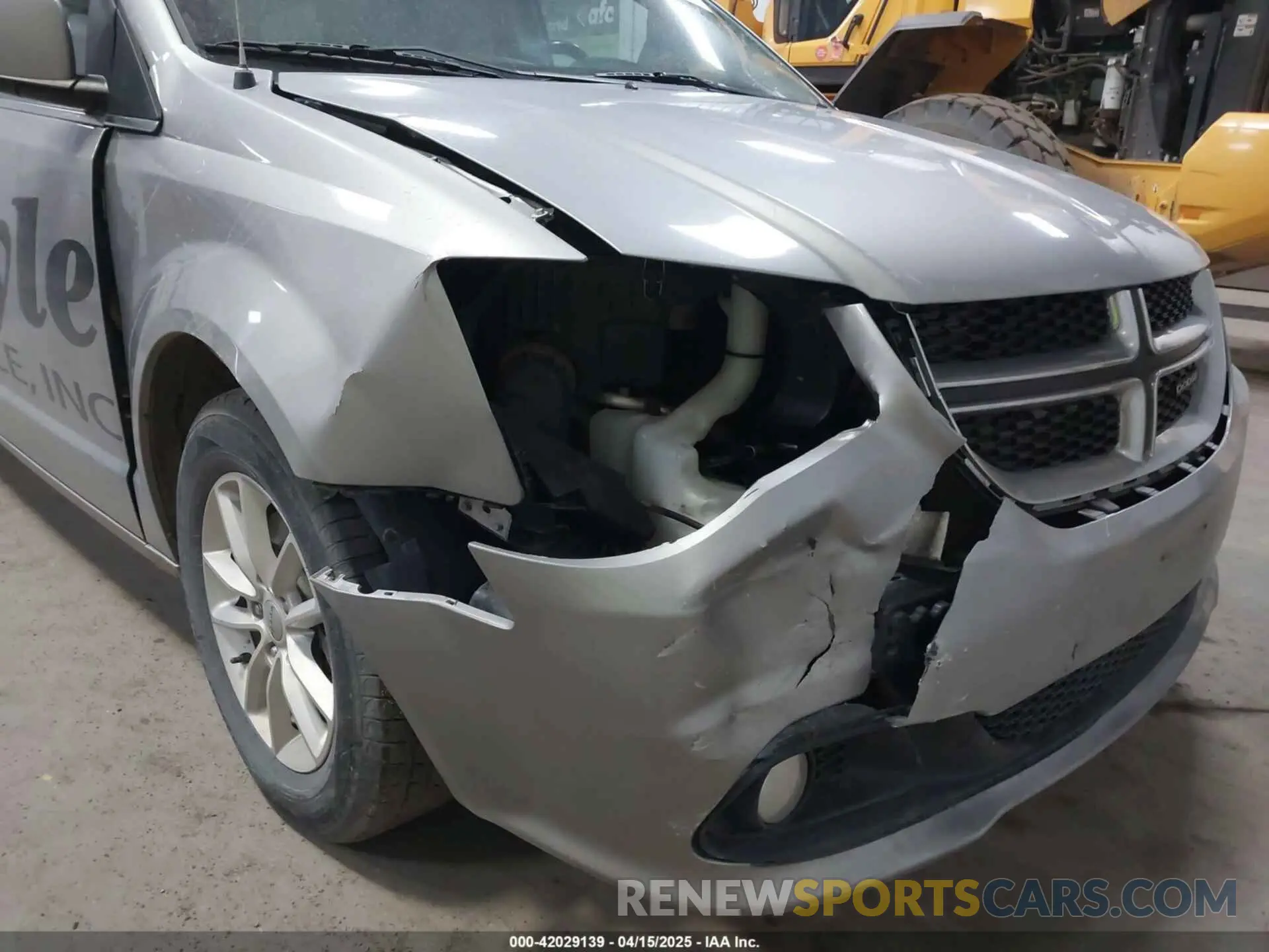 6 Photograph of a damaged car 2C4RDGCG7KR677343 DODGE GRAND CARAVAN 2019