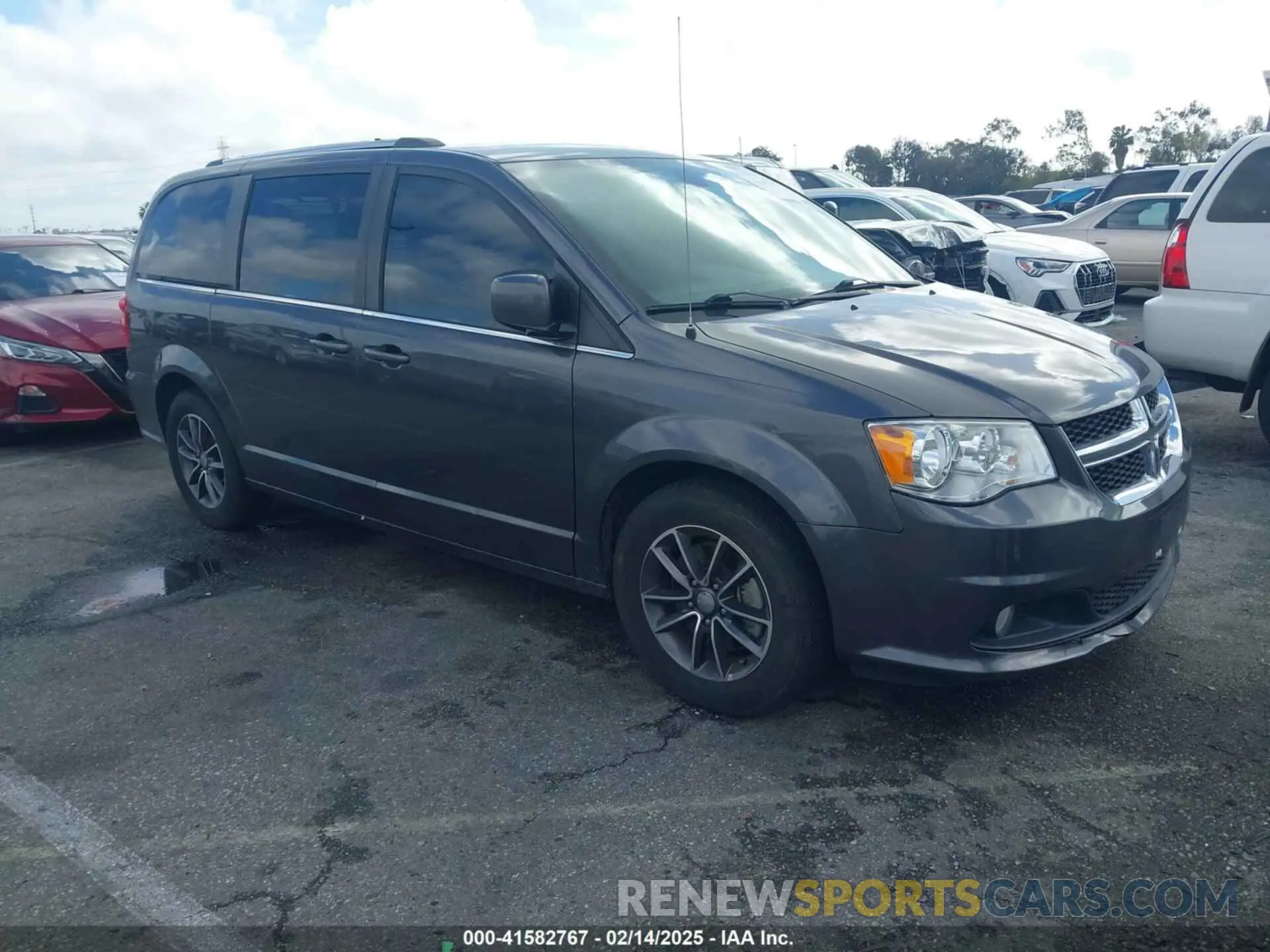 1 Photograph of a damaged car 2C4RDGCG7KR691775 DODGE GRAND CARAVAN 2019