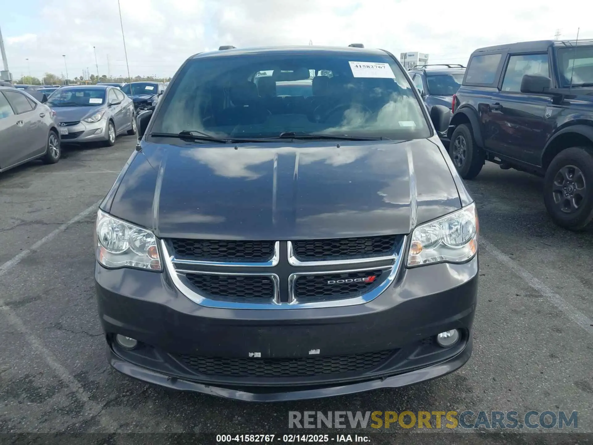 12 Photograph of a damaged car 2C4RDGCG7KR691775 DODGE GRAND CARAVAN 2019