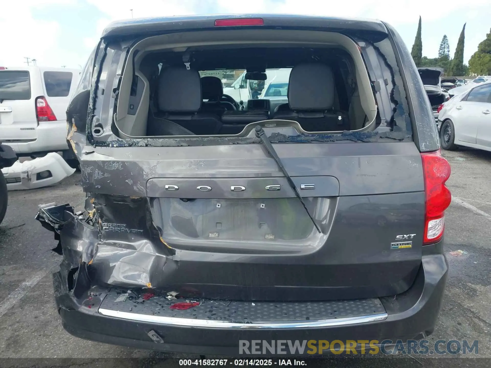 16 Photograph of a damaged car 2C4RDGCG7KR691775 DODGE GRAND CARAVAN 2019