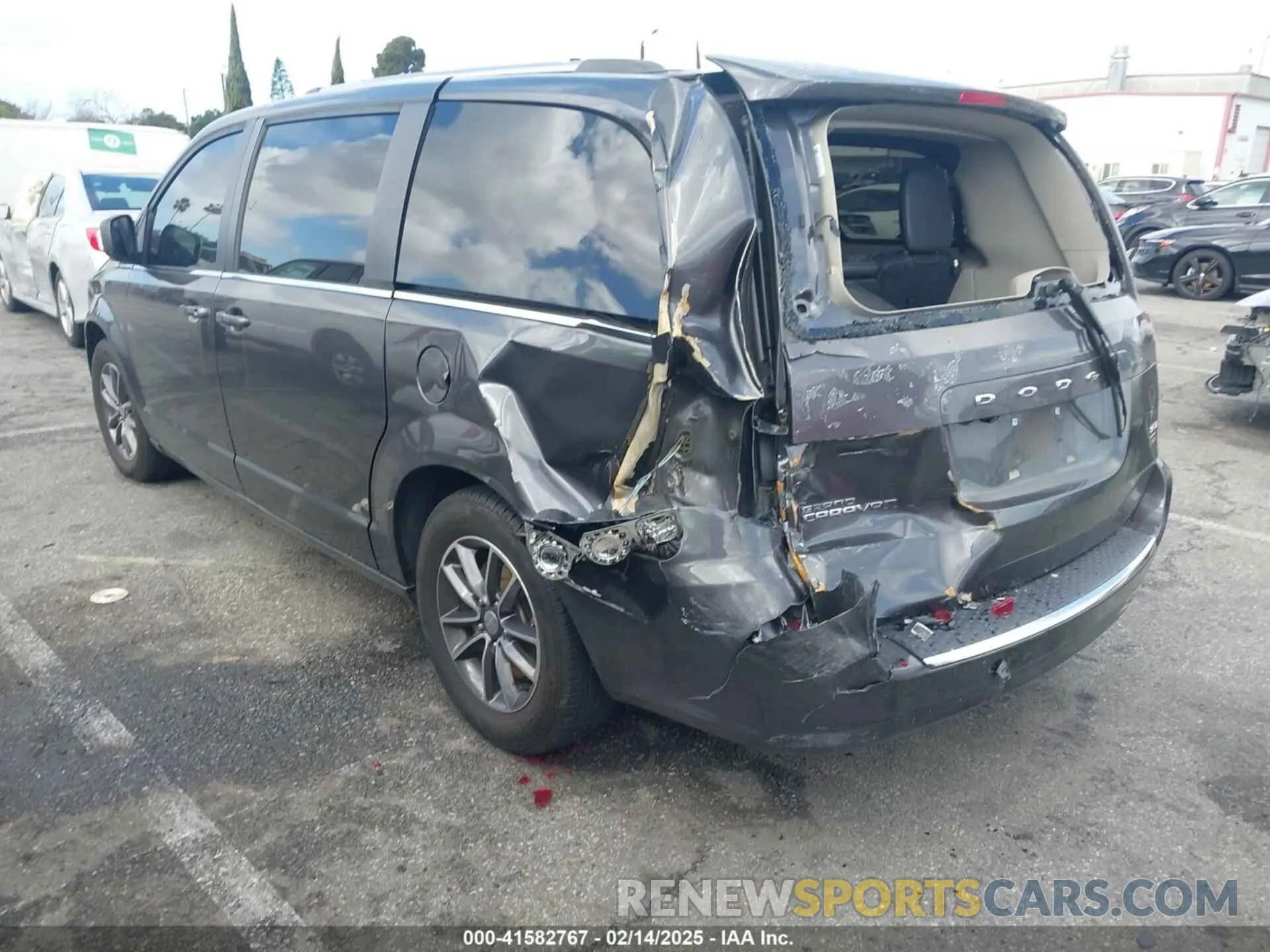 3 Photograph of a damaged car 2C4RDGCG7KR691775 DODGE GRAND CARAVAN 2019